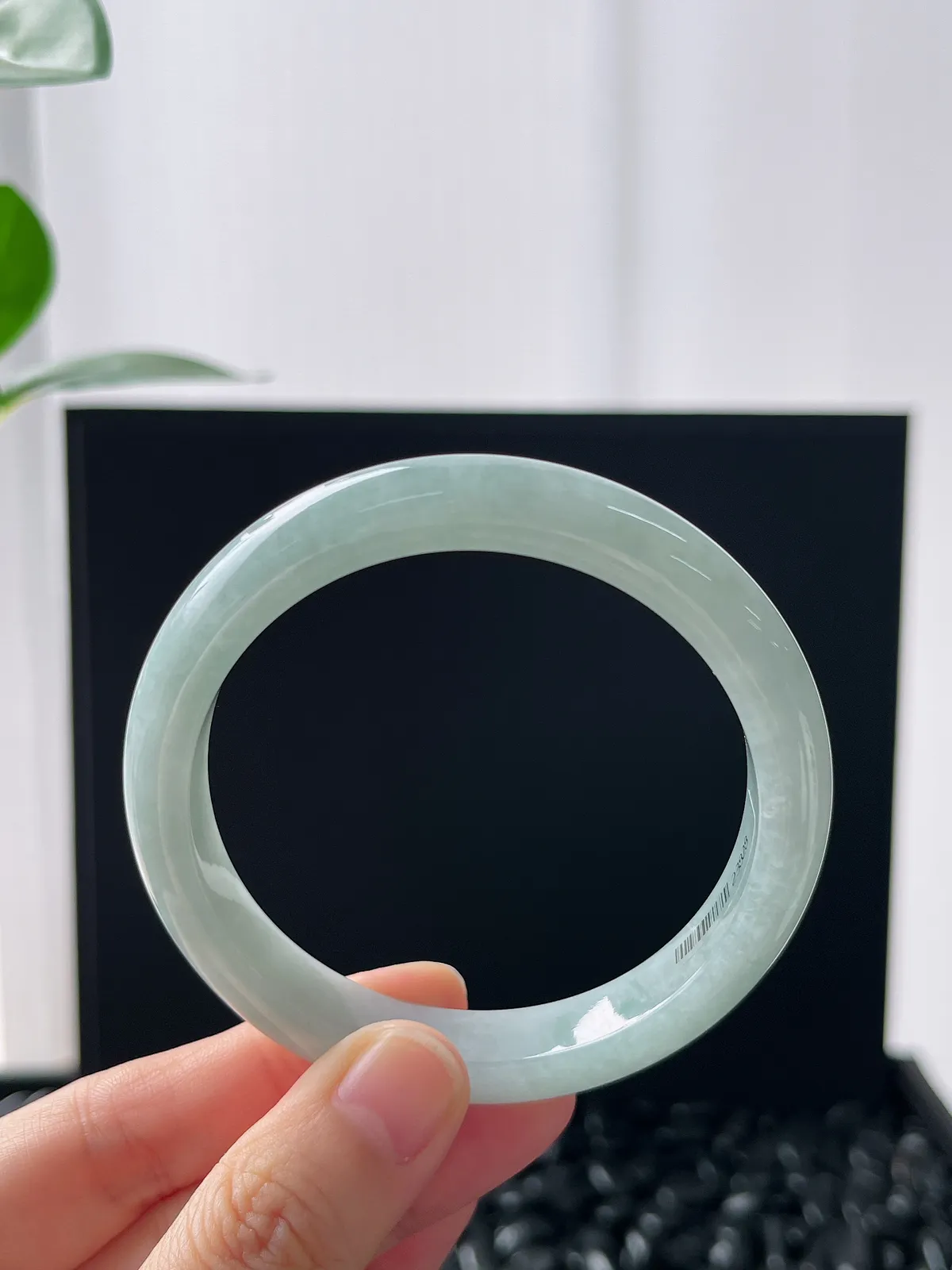 正圈55.2圈口，翡翠糯化种淡绿色手镯