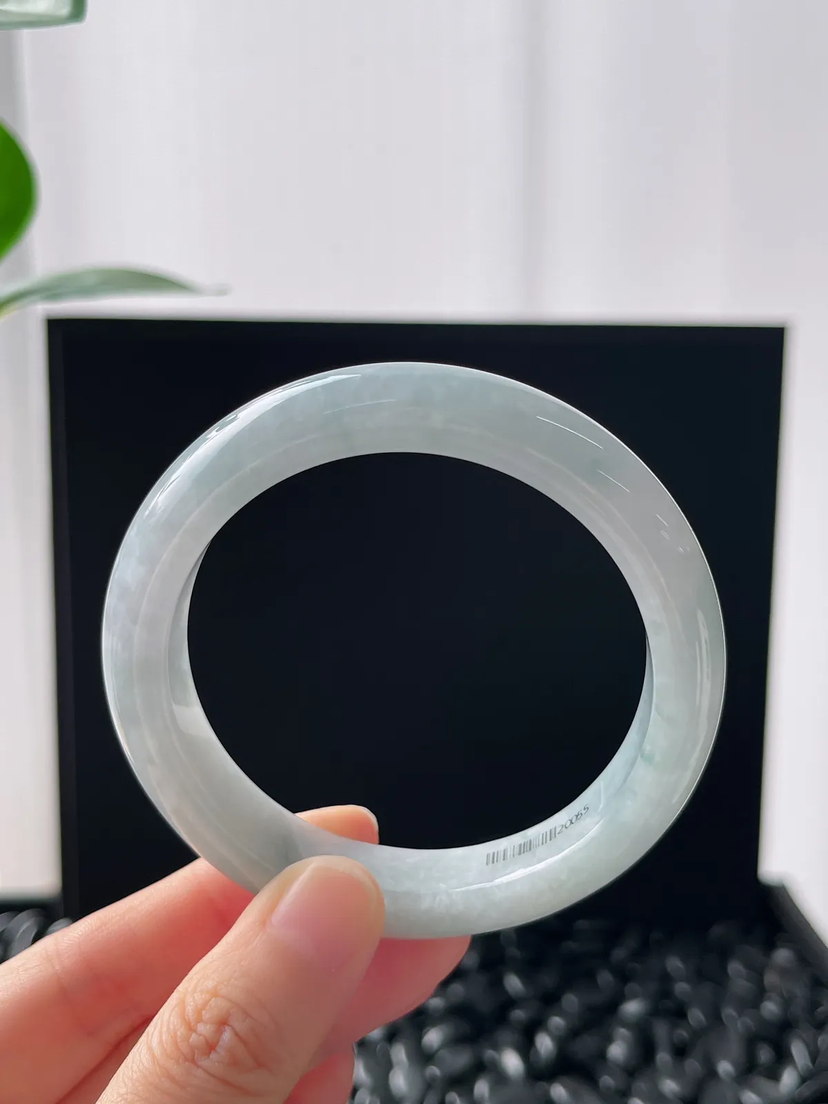 正圈56.1圈口，翡翠糯化种淡蓝色手镯