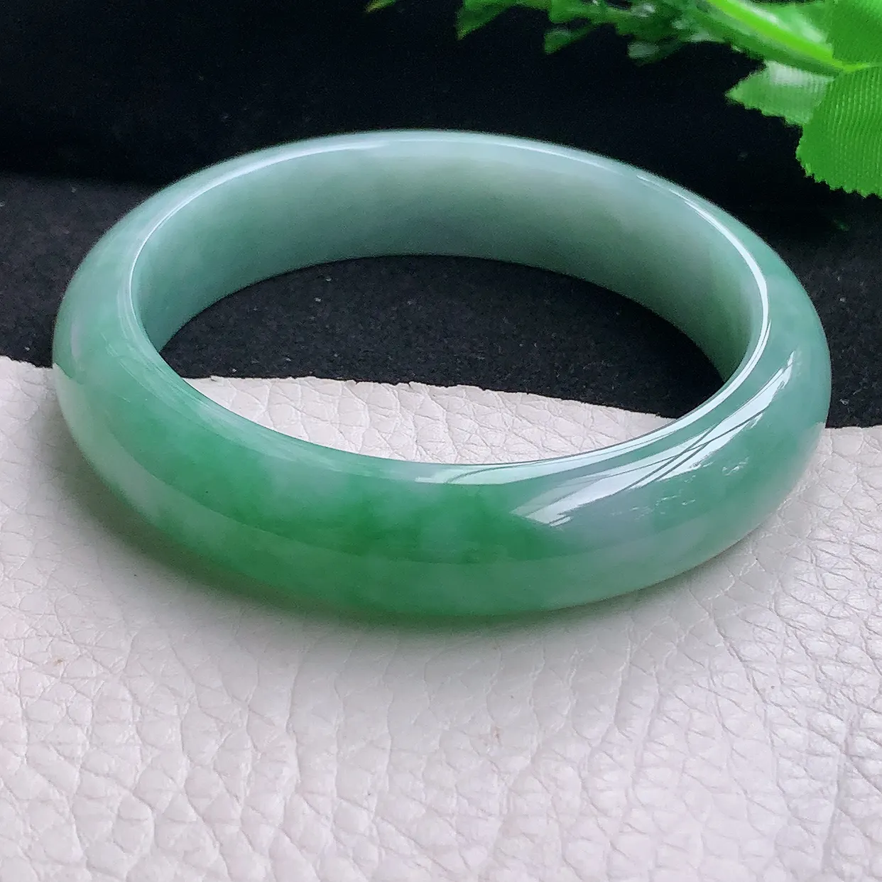 xh自然光57*13.6*8.2平安镯 天然缅甸翡翠a货飘绿厚装宽边珠宝玉手镯