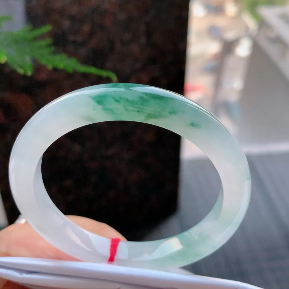 正圈高冰飘花 无瑕 尺寸:51.8/8.7/7.8 花美 种水好