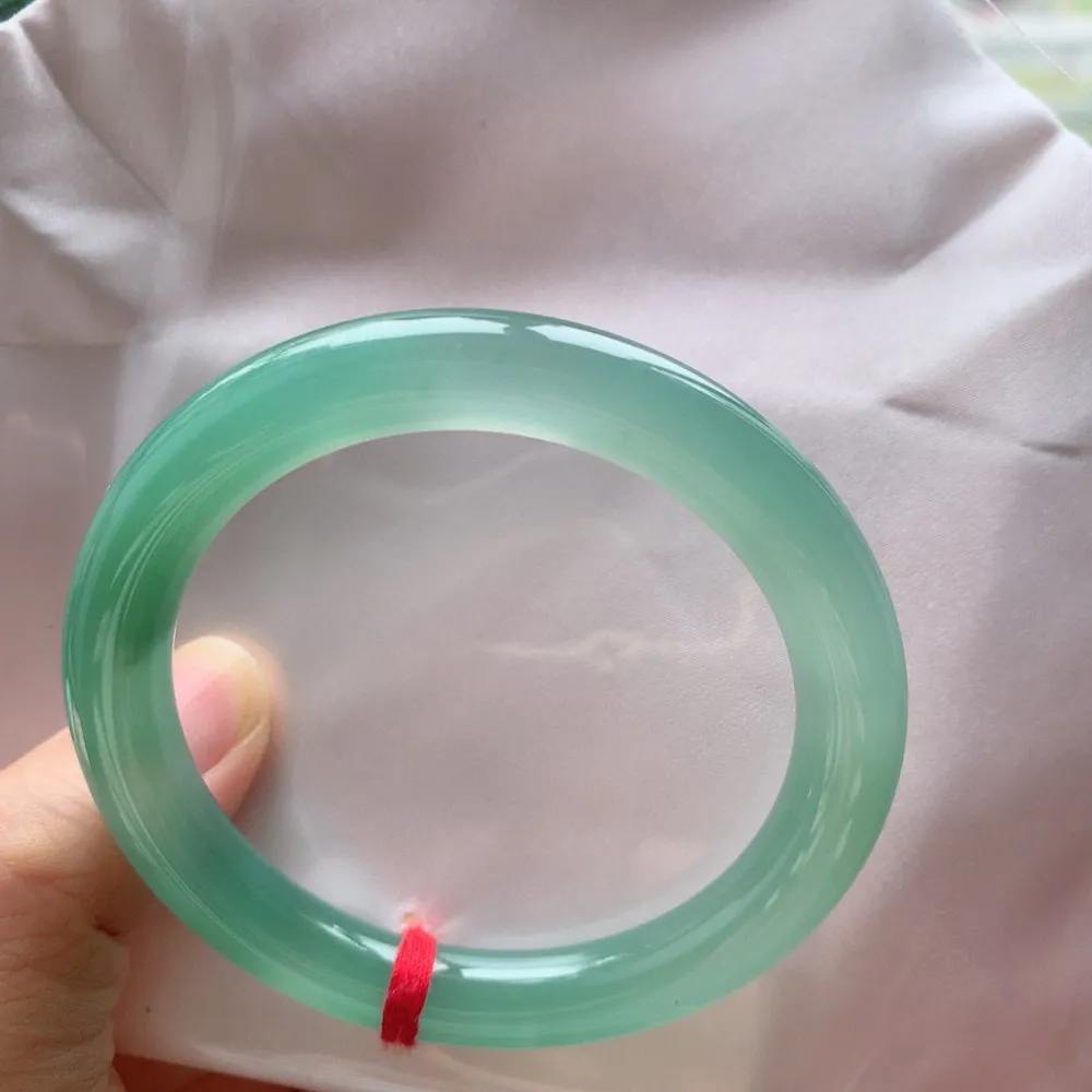 圆条冰玻绿 无瑕 尺寸:52.1/8.6 种色俱佳