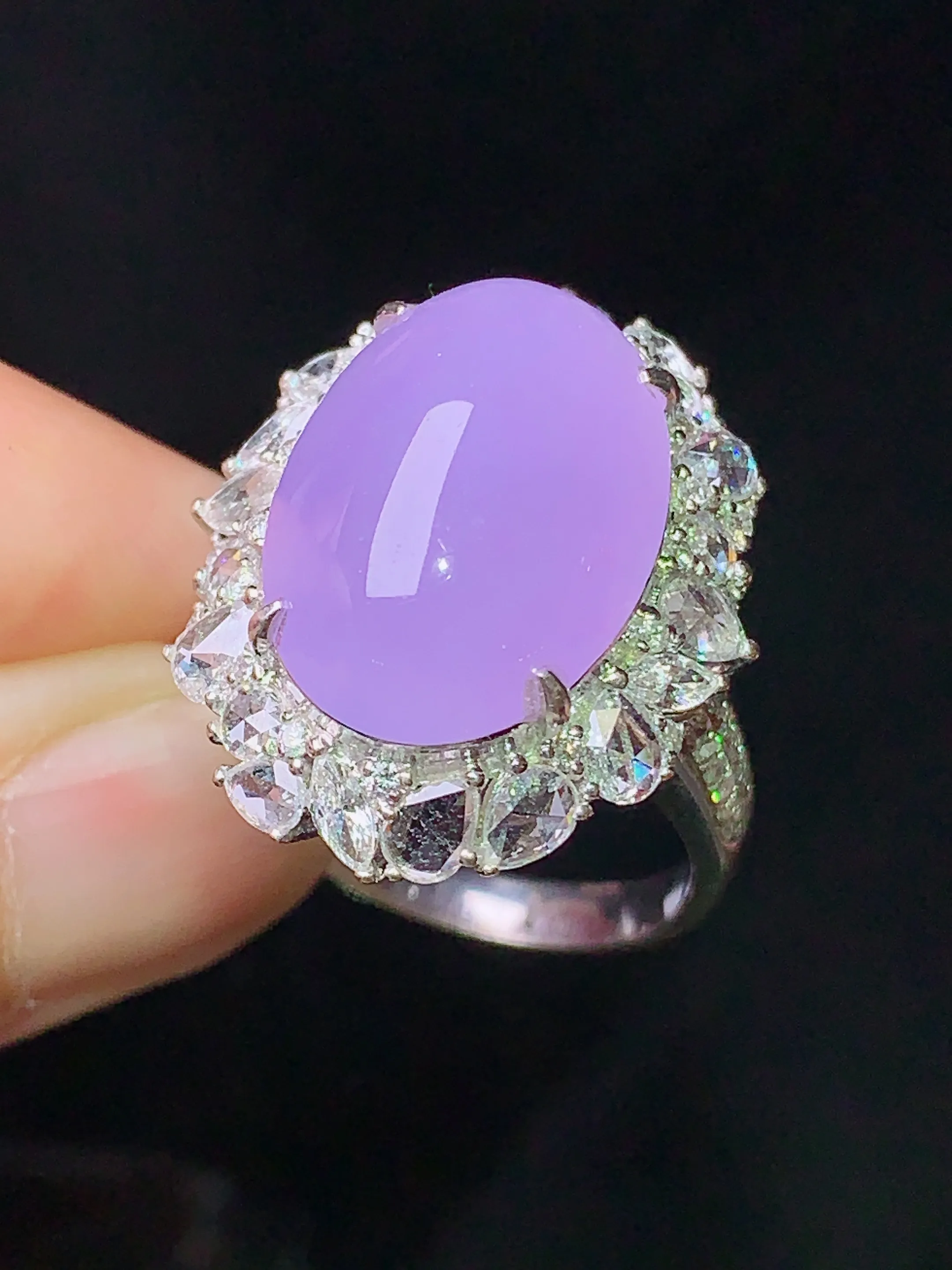 18k金钻镶嵌紫罗兰蛋面戒指 玉质细腻 色泽艳丽 水润亮眼  圈口14.5 整体尺寸30.3*19.