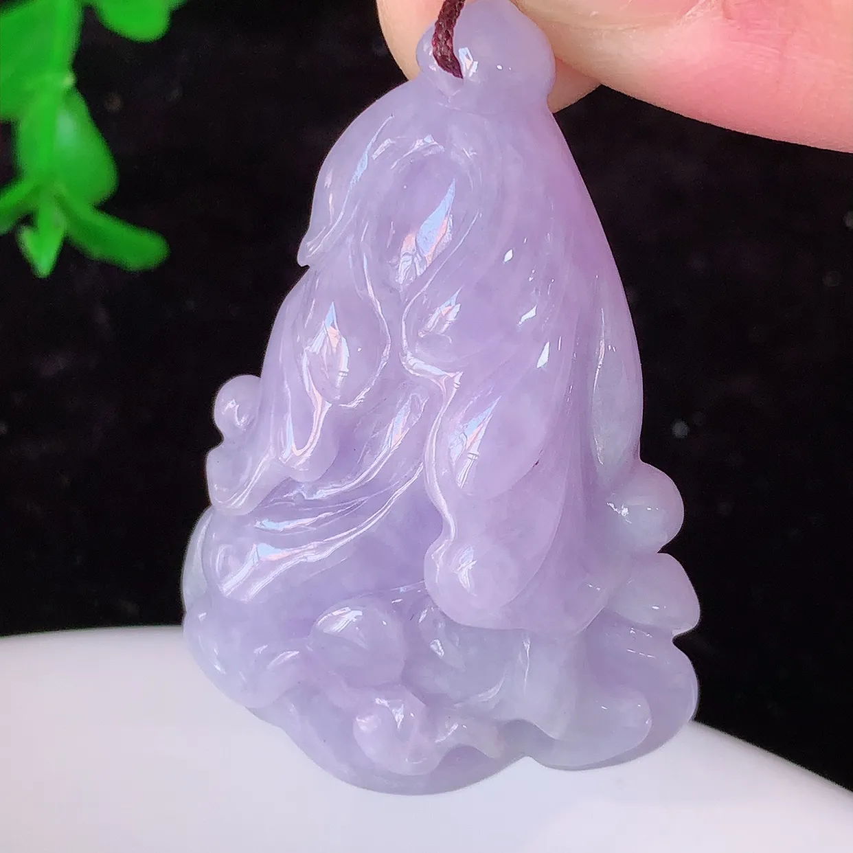 自然光实拍，冰润紫罗兰翡翠招百财白菜吊坠，百财聚来，财源滚滚，色泽鲜艳，精工水润的白菜，性价比高！#