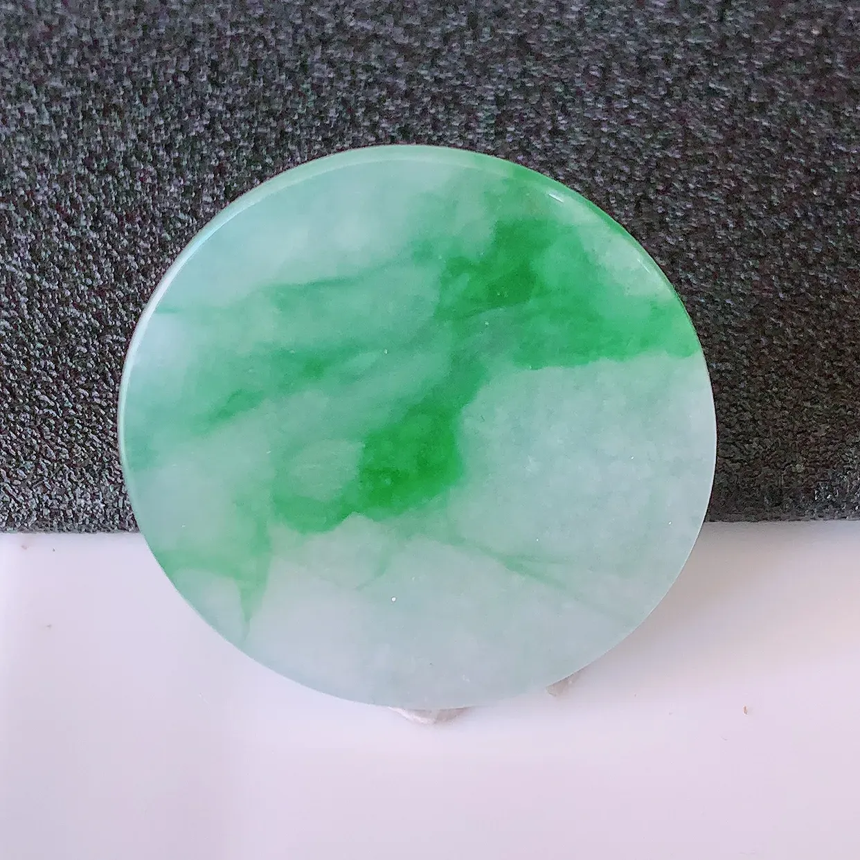 自然光实拍，冰飘绿翡翠平安无事牌吊坠，平平安安，无事牌翠色灵动，佩戴平安时尚！#57.26