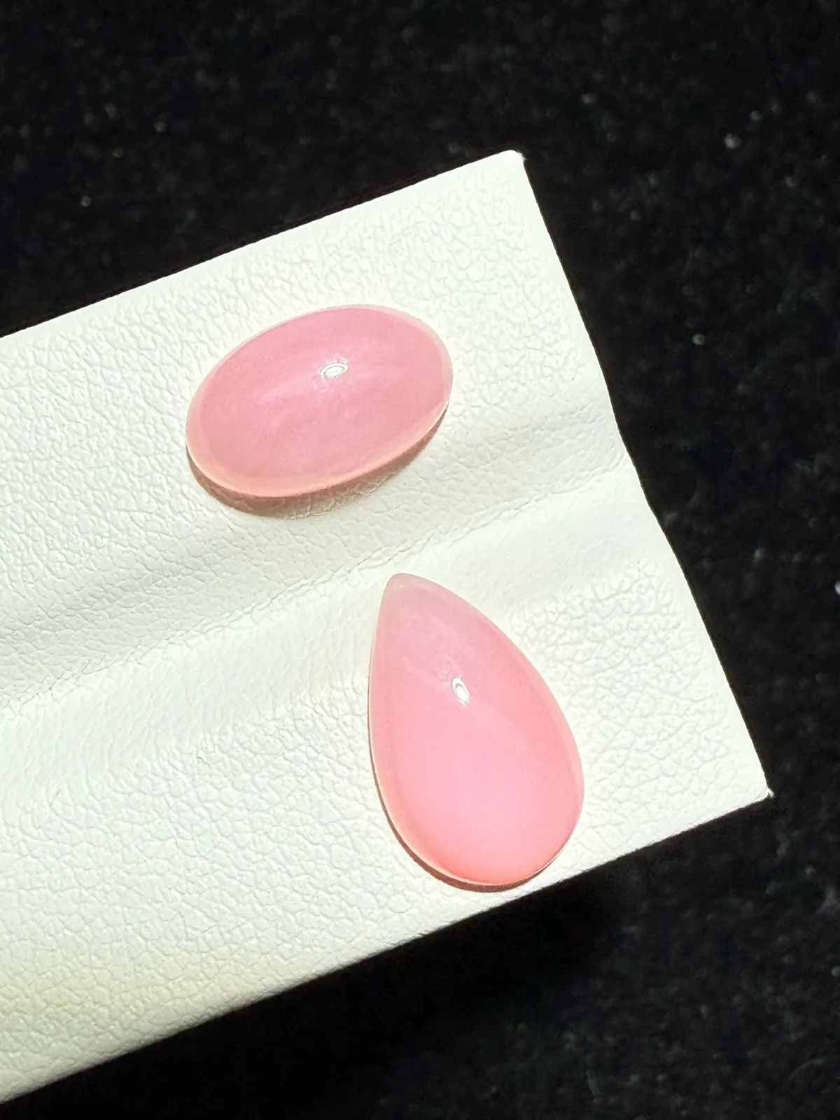 5.44ct天然粉欧泊蛋白石裸石，尺寸11.9*7.3*5.1毫米，颜色美艳