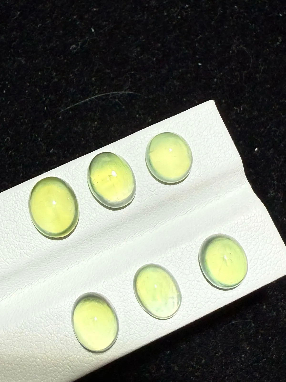 14.26ct天然葡萄石裸石，尺寸8.8*6.9*5.2mm，颜色美艳 ，微棉，冰透，起荧光