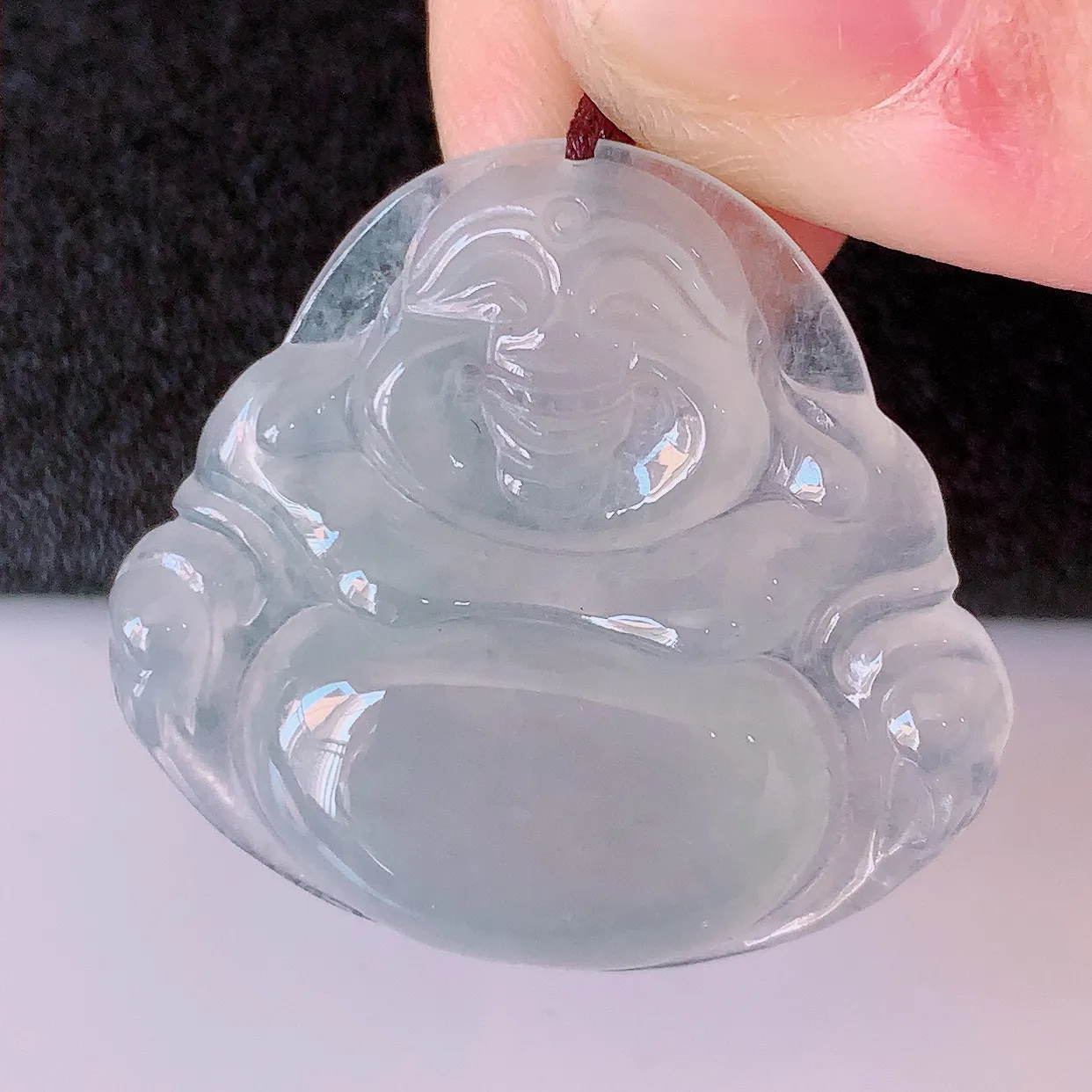 自然光实拍，冰种翡翠佛公，水灵起胶，翠色迷人，佛公在心中，一生平安，饱满圆润，开怀大笑佛公，配戴灵气十足！#57.26