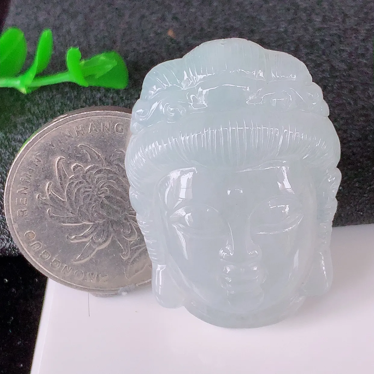 自然光实拍，冰胶翡翠保平安观音头吊坠，玉质莹润，佩戴佳品，#85.29