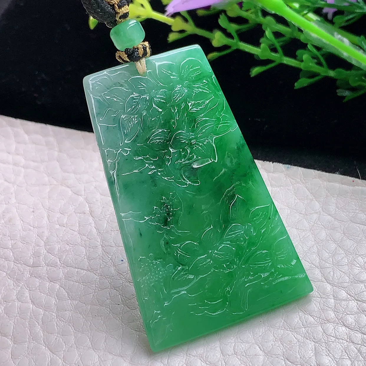 yl自然光53.6*34*6.2天然缅甸翡翠辣绿山水 大好河山玉吊坠