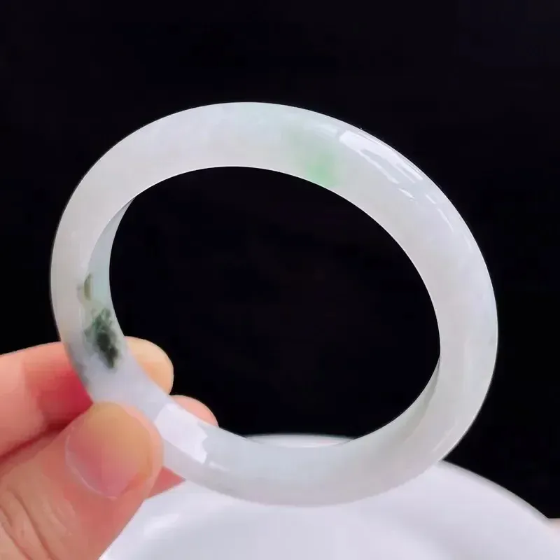 54.5mm自然光拍摄天然翡翠A货飘绿好种水正圈手镯 41.82克