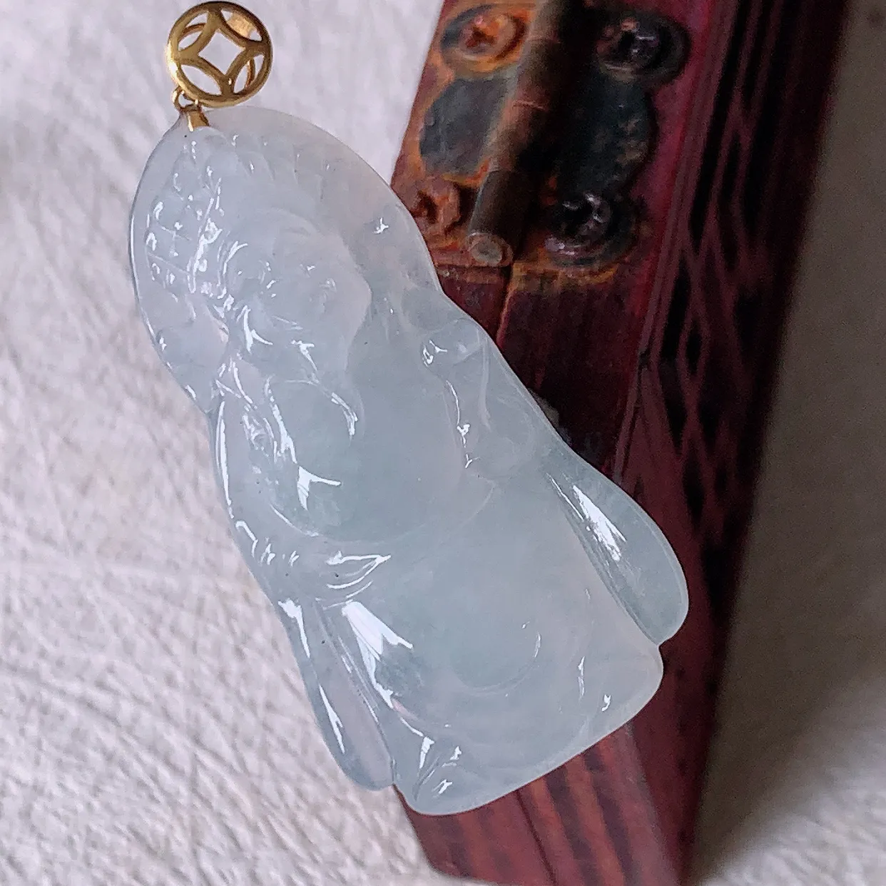 18k金镶嵌冰种翡翠财神爷吊坠，沁人心脾，精致典雅的设计，为佩戴者，增添色彩，送礼自留都是佳品选择！#1.26