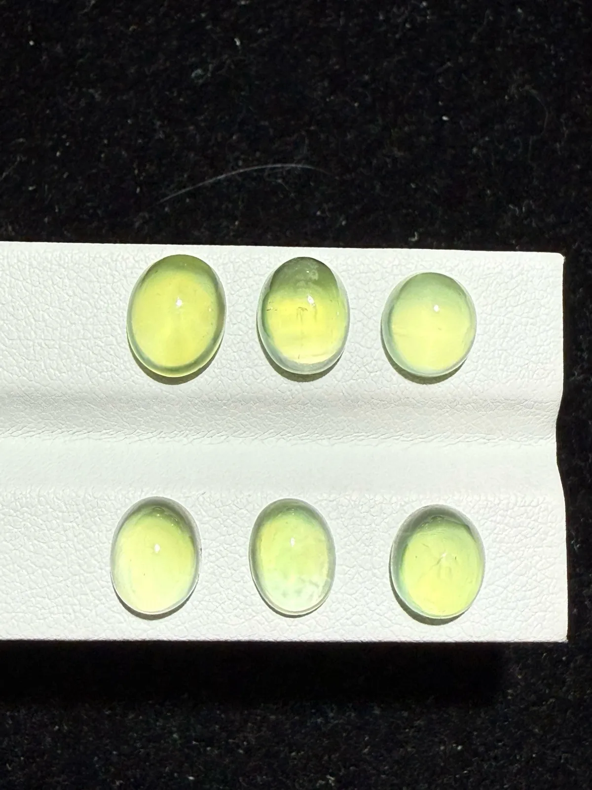 14.26ct天然葡萄石裸石，尺寸8.8*6.9*5.2mm，颜色美艳 ，微棉，冰透，起荧光