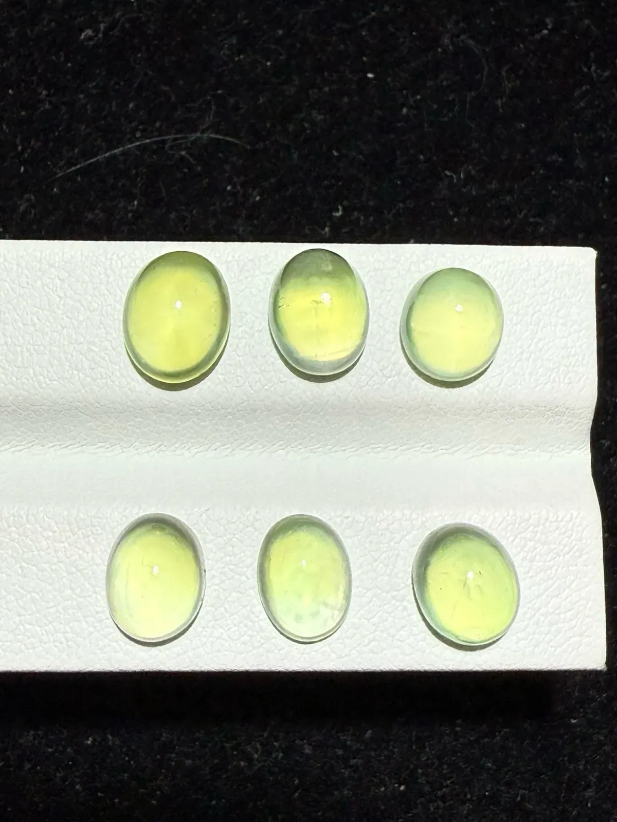 14.26ct天然葡萄石裸石，尺寸8.8*6.9*5.2mm，颜色美艳 ，微棉，冰透，起荧光