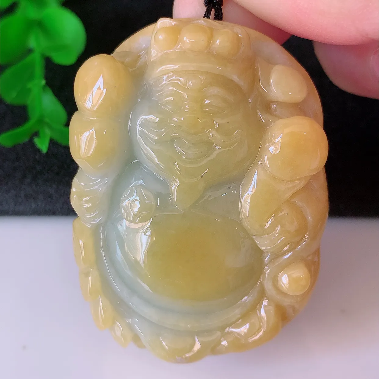 自然光实拍，冰润黄翡双彩翡翠财神爷吊坠，翡翠招财财神爷，财神到你家里来，年年月月发大财， 形态极为讨喜，佩戴效果招财迷人#41.26