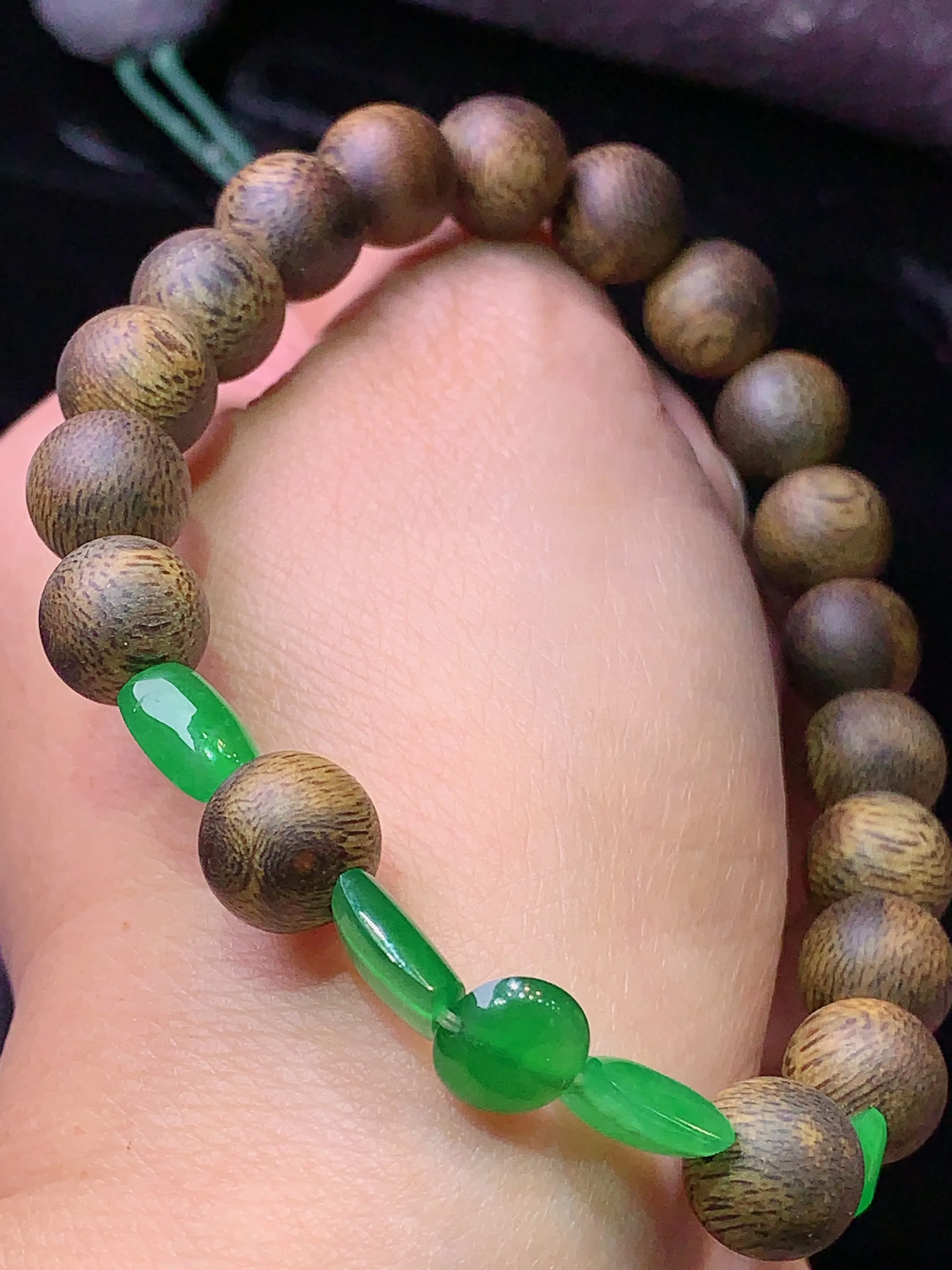 满绿蛋面手链 玉质细腻 色泽艳丽 水润亮眼  整体尺寸8*3.5 珠9