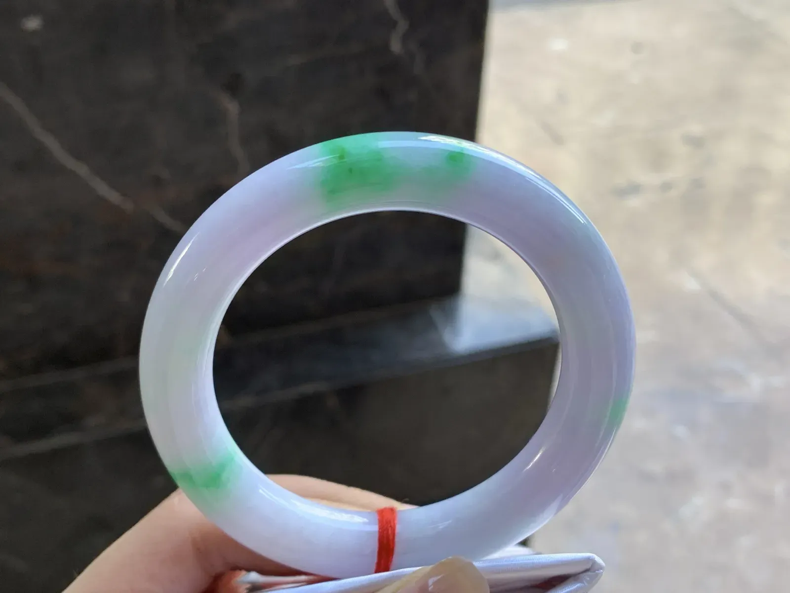 58-11.8

春带彩圆条手镯^_^鲜艳 玉质温润