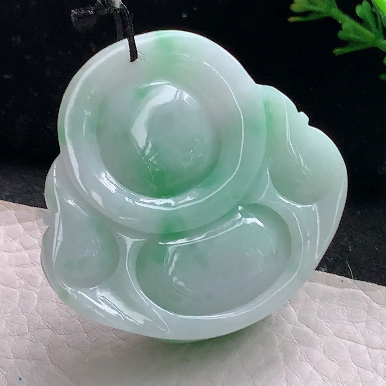 zen48*49.2*13.9自然光天然缅甸翡翠飘绿大佛公 开心佛玉吊坠 毛衣坠