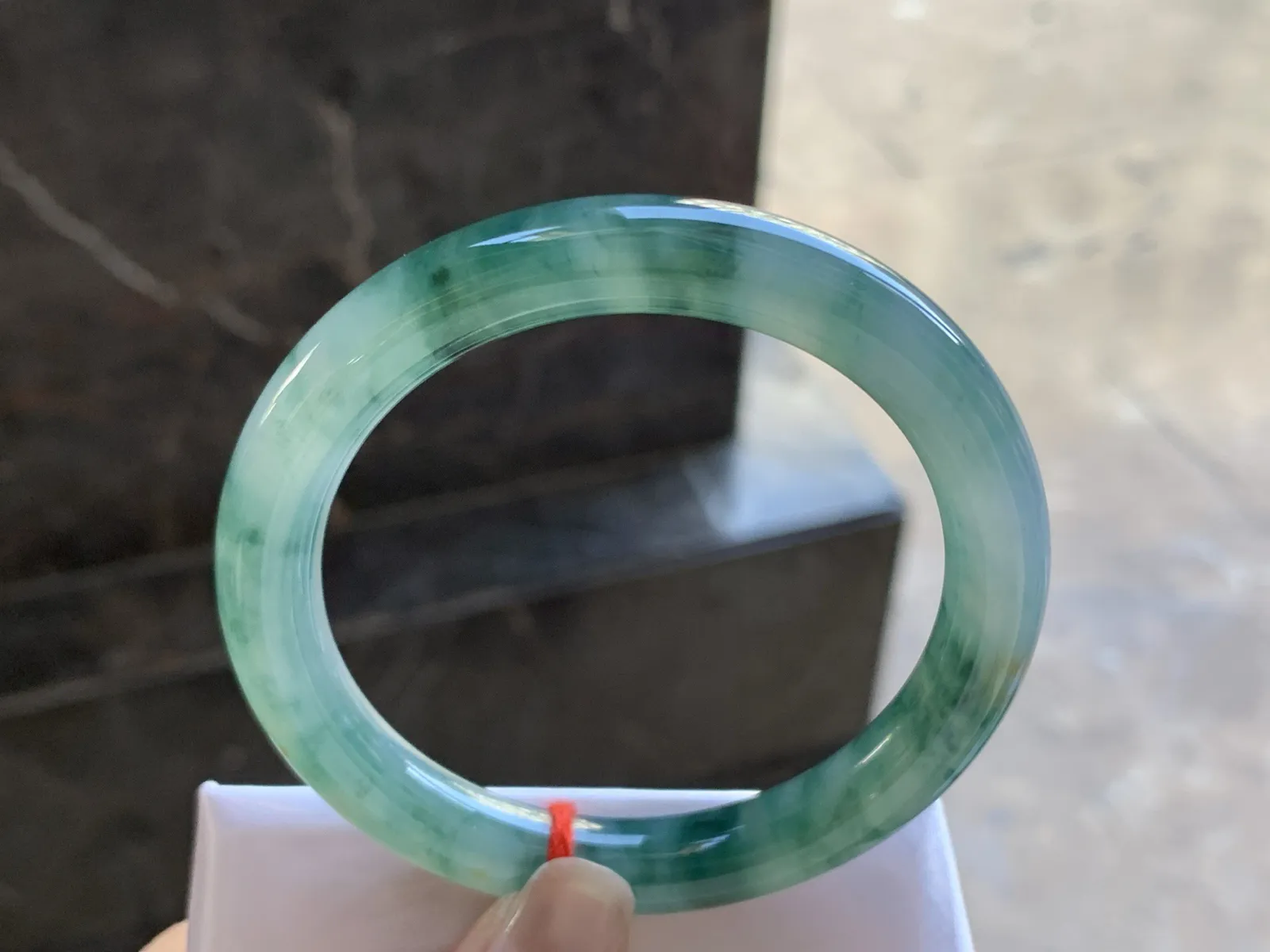 55-9

蓝花圆条手镯^_^飘花浓郁 水润冰透