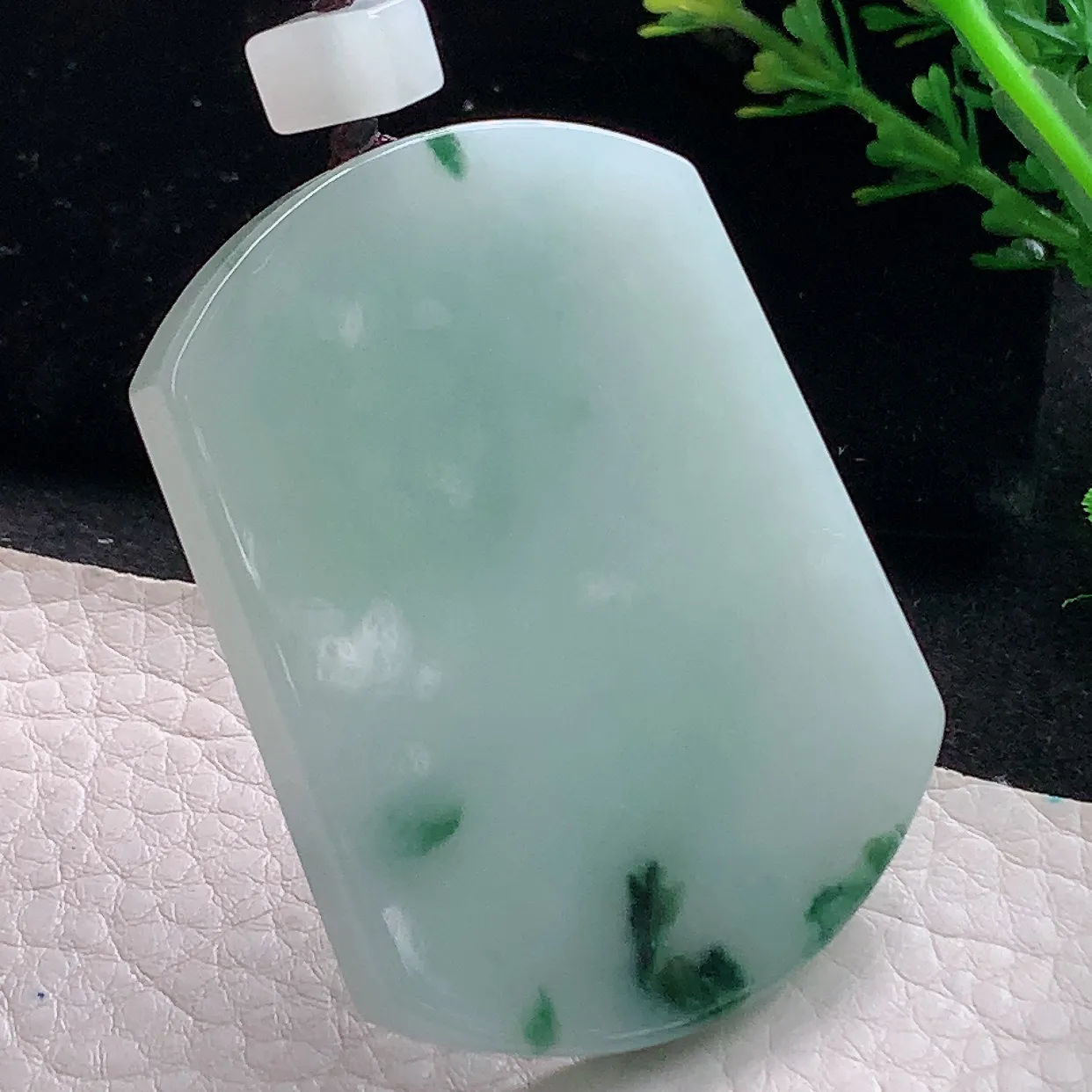 zen53.5*40.8*5.8自然光天然缅甸翡翠飘花平安无事牌玉吊坠 毛衣坠