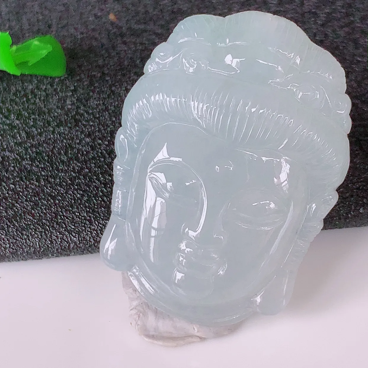 自然光实拍，冰胶翡翠保平安观音头吊坠，玉质莹润，佩戴佳品，#85.29