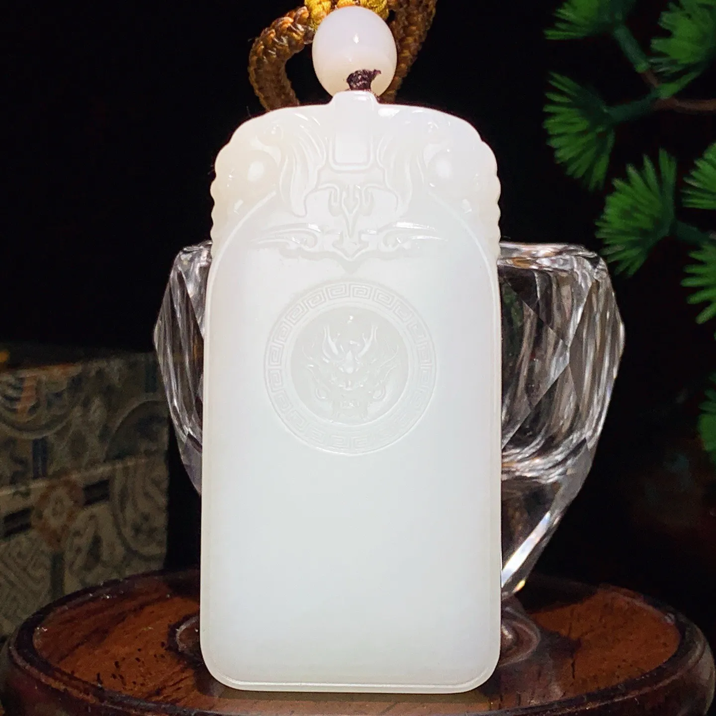 新疆和田玉且末糖吉祥如意平安无事牌挂件。尺寸68/34/11重68.2克 白度一级。玉质细腻油润 脂粉好，品质好。lt251030