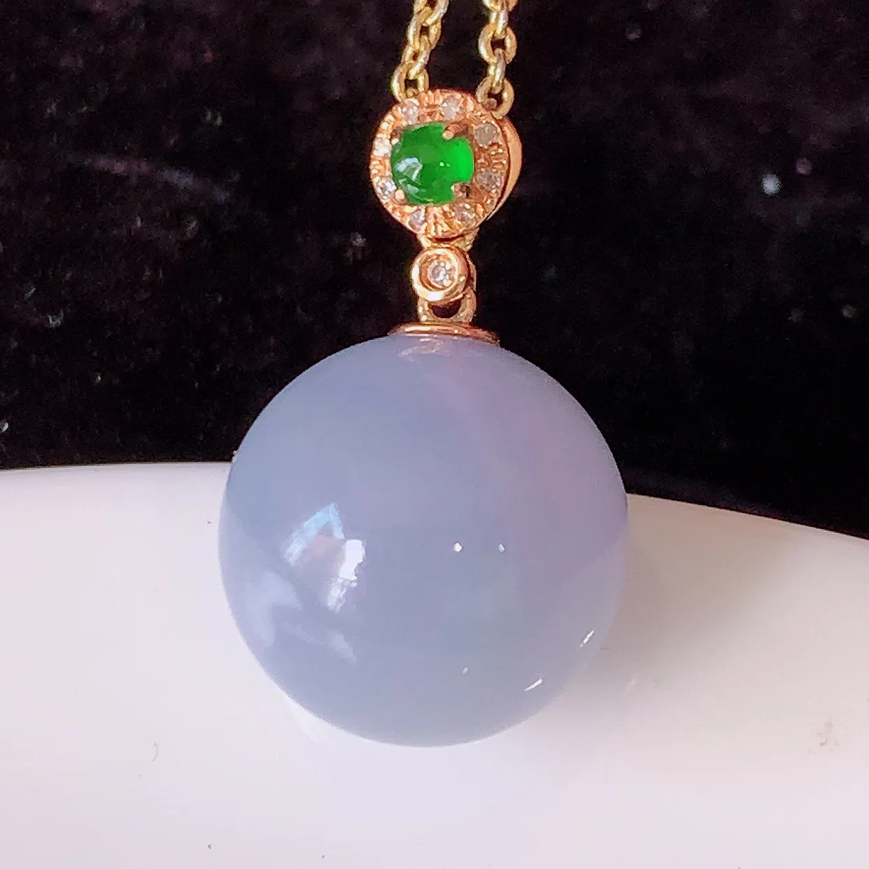 18K金镶嵌冰紫罗兰翡翠转运珠吊坠，寓意“时来运转，财源滚滚” 寓意佳，荧光灼灼，转运珠佩戴时尚优雅！#00.26整体20.5裸石13