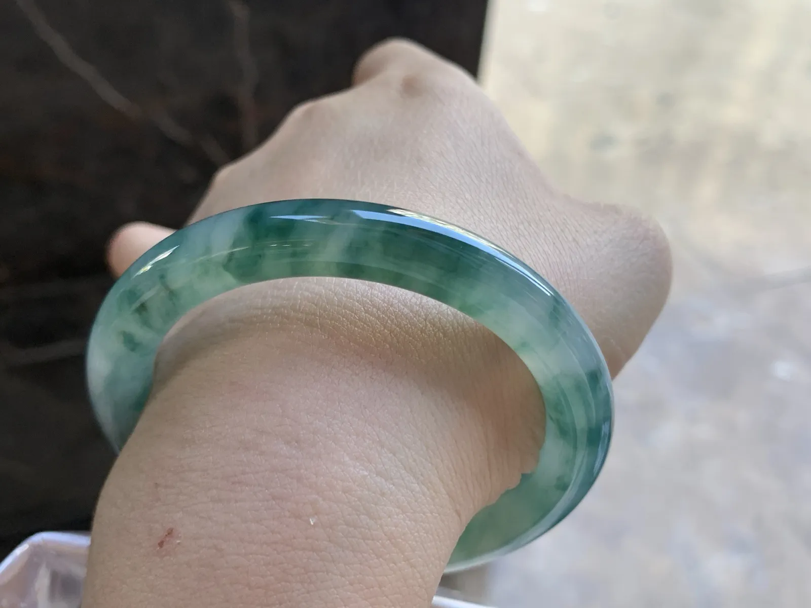 55-9

蓝花圆条手镯^_^飘花浓郁 水润冰透