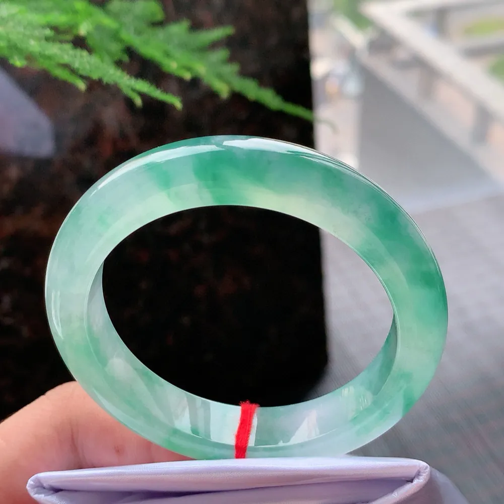 正圈冰玻飘花 无瑕 尺寸:53.1/12.1/8.5 起刚光