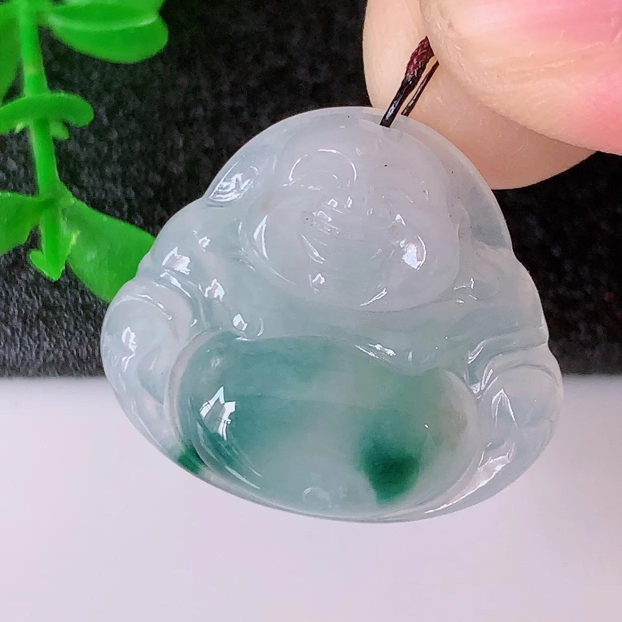 自然光实拍，冰飘花翡翠佛公吊坠，玉笑佛，饱满，开脸喜庆，配戴优雅迷人！#01.26