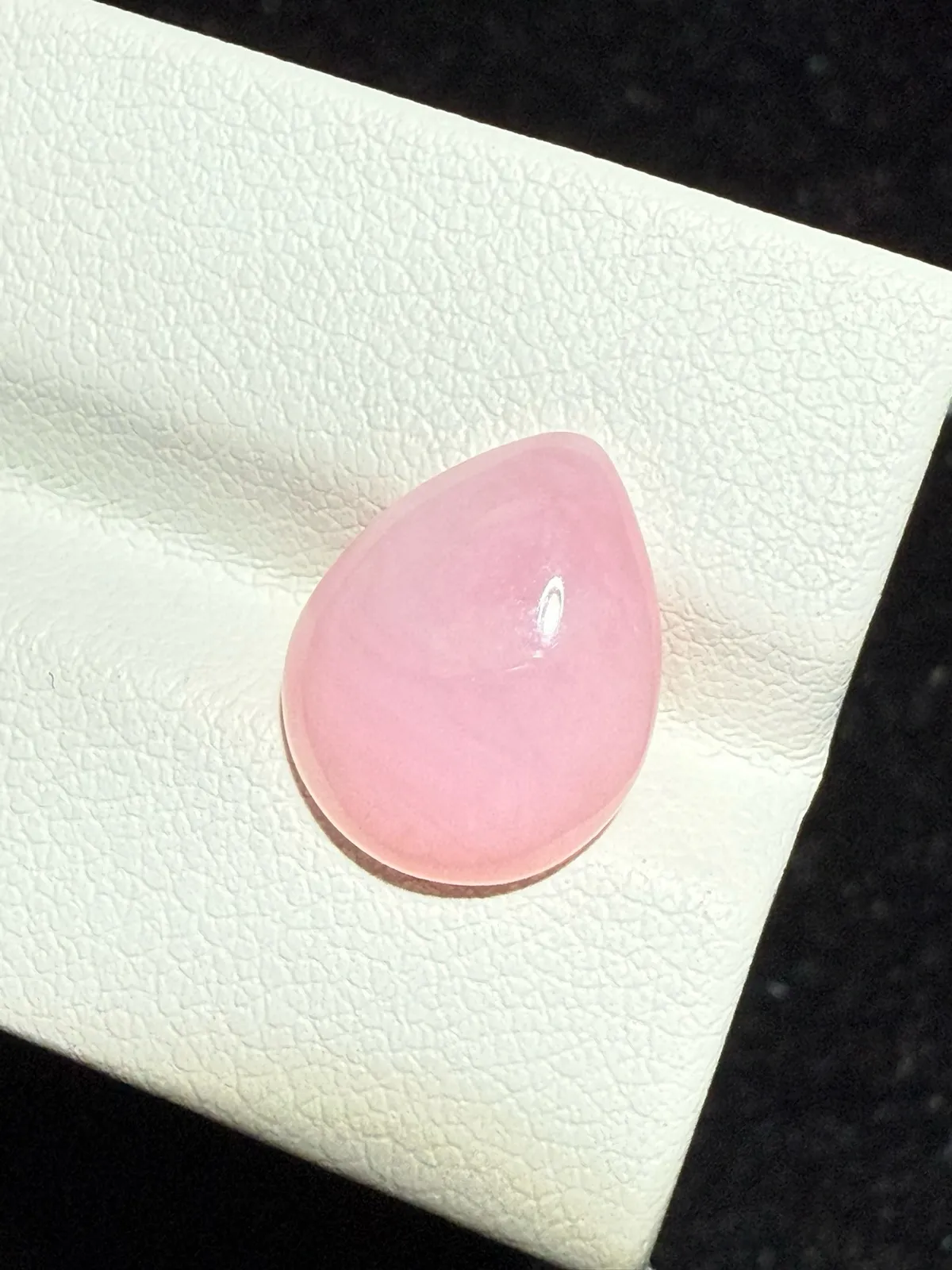 3.52ct天然粉欧泊蛋白石裸石，尺寸13.5**10.9*4.4毫米，颜色美艳