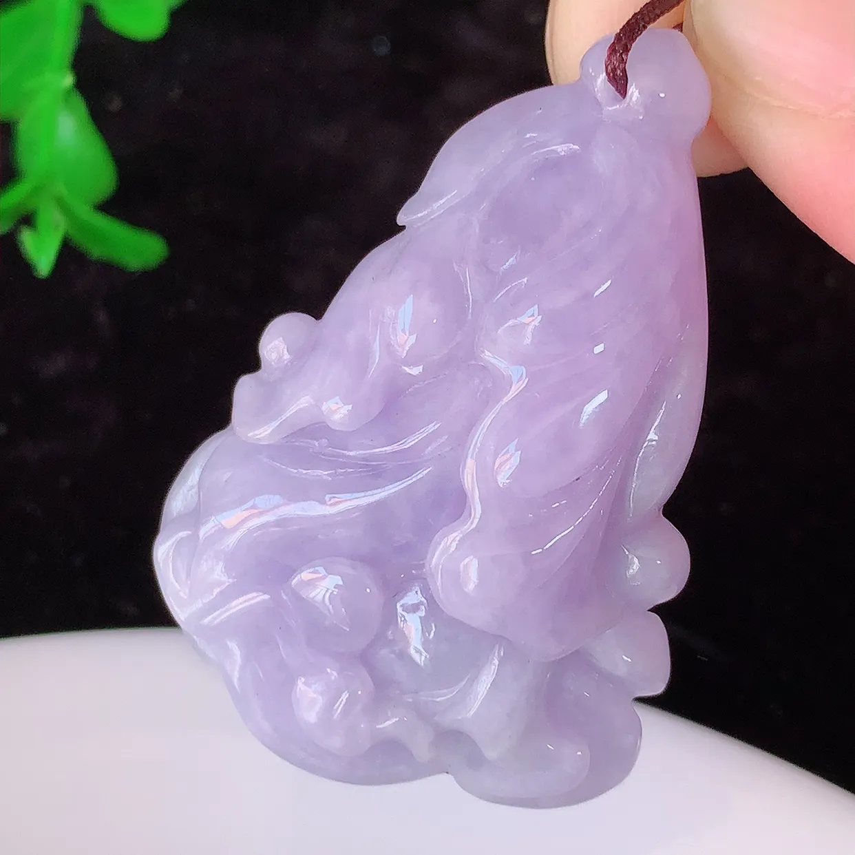 自然光实拍，冰润紫罗兰翡翠招百财白菜吊坠，百财聚来，财源滚滚，色泽鲜艳，精工水润的白菜，性价比高！#57.26