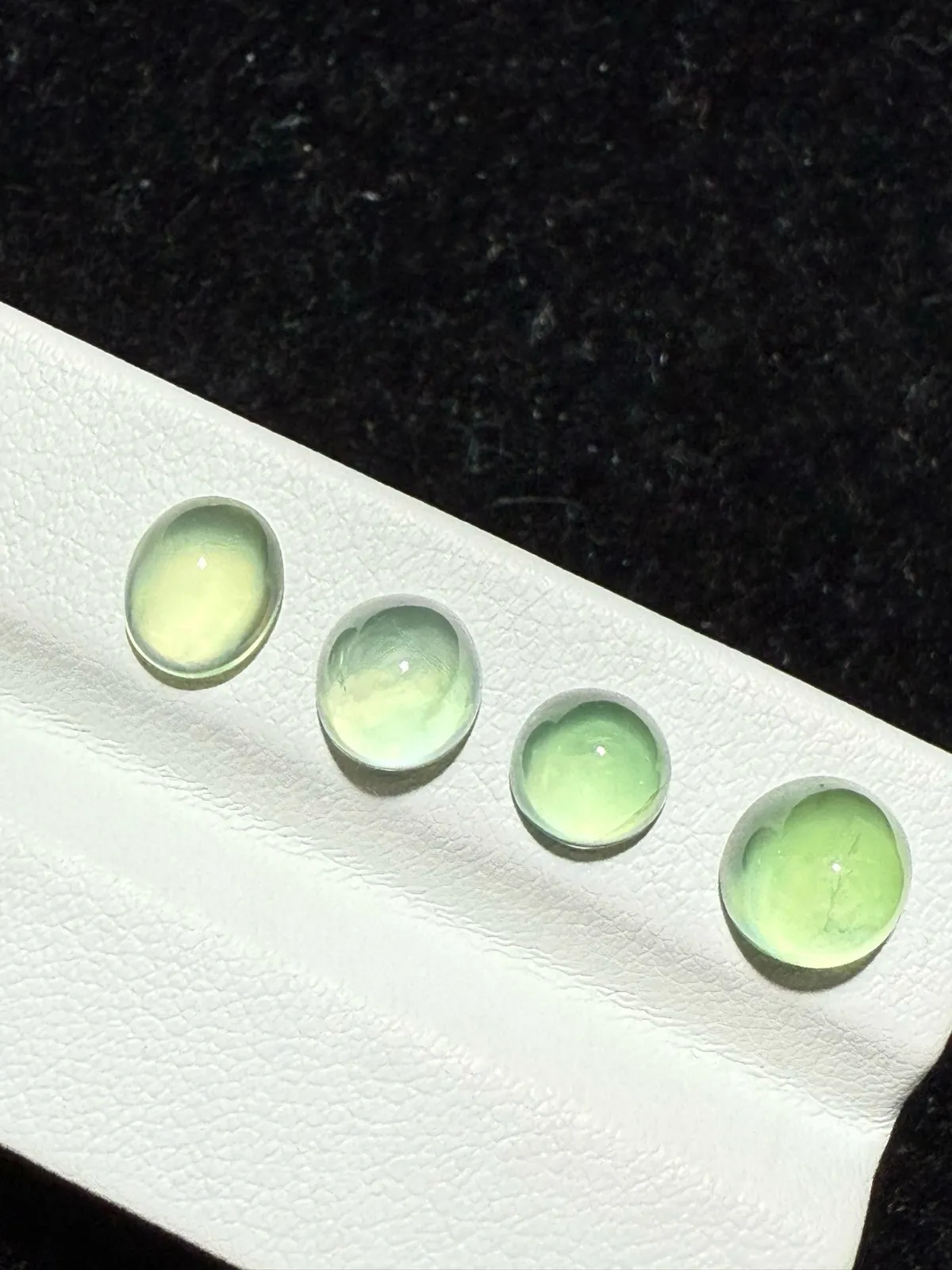 7.41ct天然葡萄石裸石，尺寸7.3*7.5*6mm，颜色美艳 ，微棉，冰透，起荧光