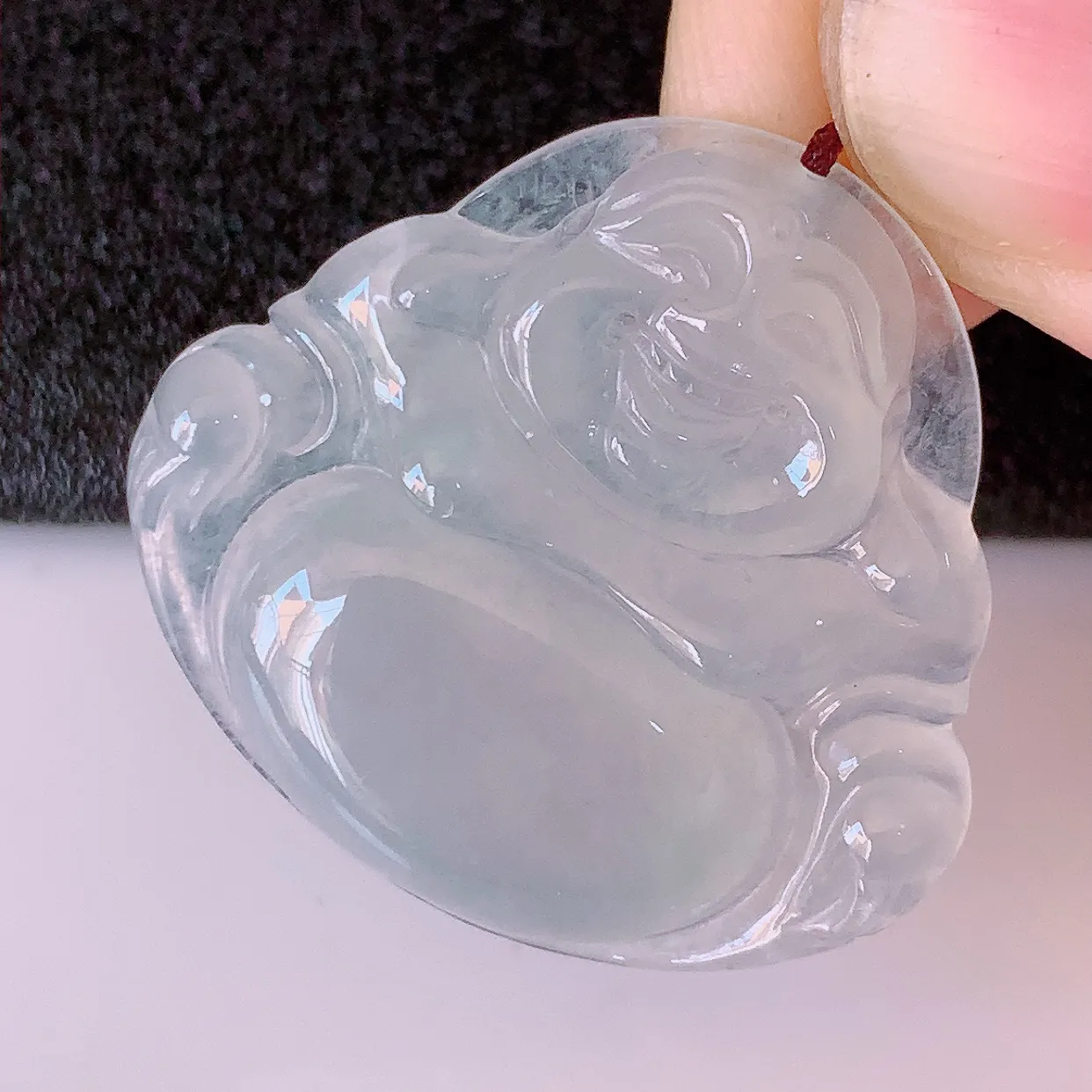 自然光实拍，冰种翡翠佛公，水灵起胶，翠色迷人，佛公在心中，一生平安，饱满圆润，开怀大笑佛公，配戴灵气十足！#57.26