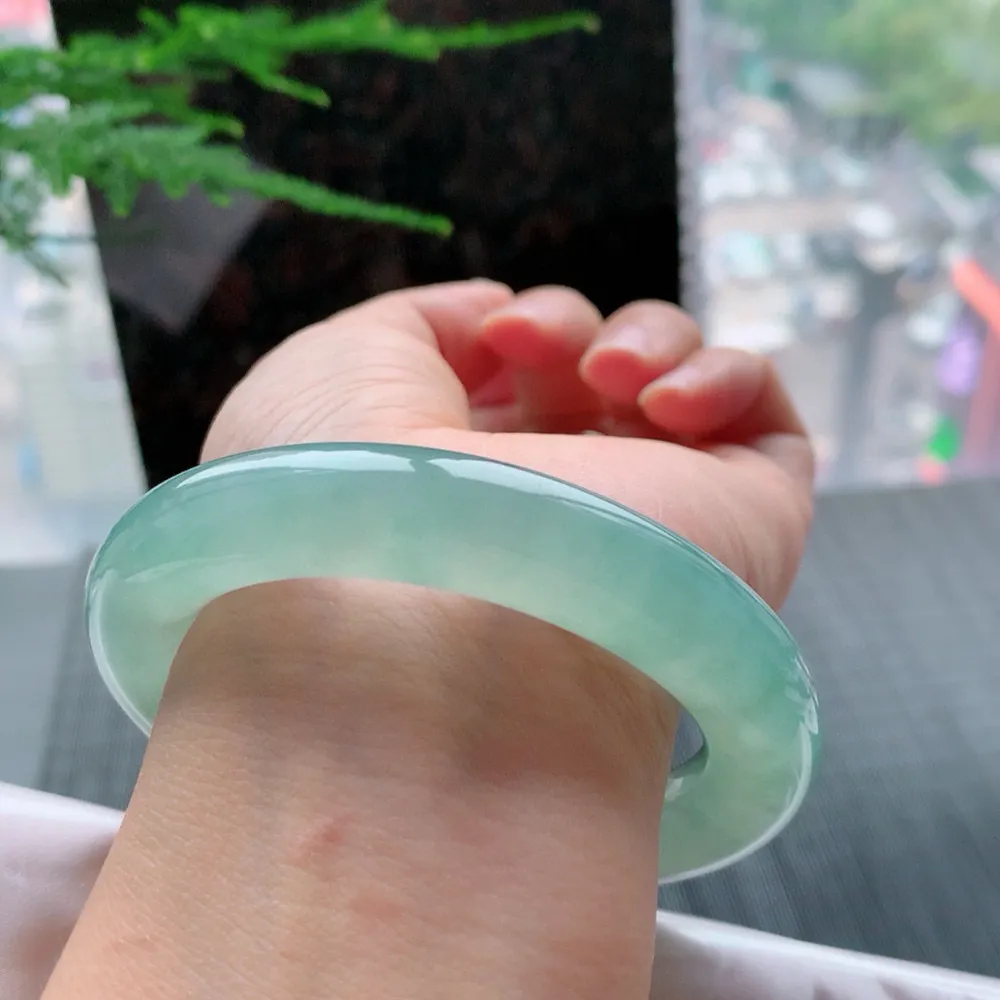 圆条高冰绿 无瑕 尺寸:54.4/12.1 种色俱佳