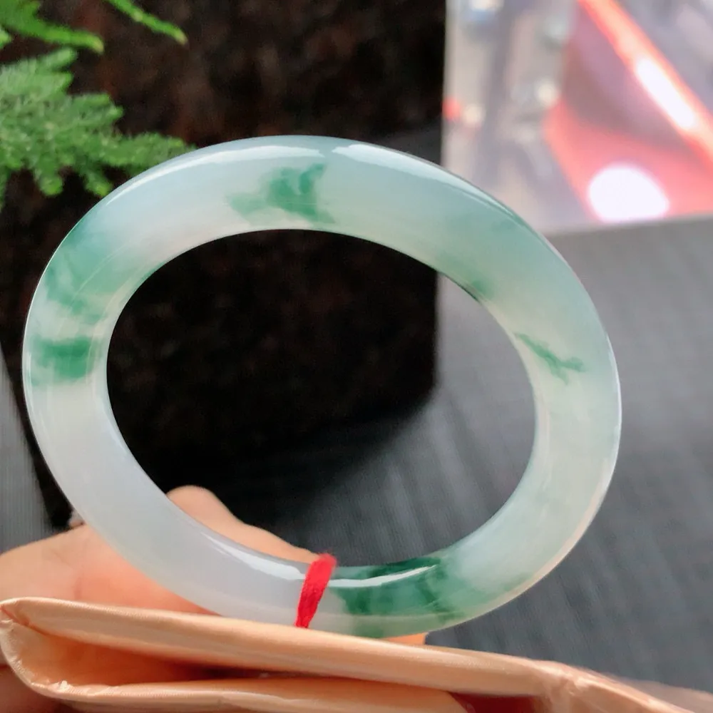 圆条高冰飘花 无瑕 尺寸:55.1/9.5/9.8 花美