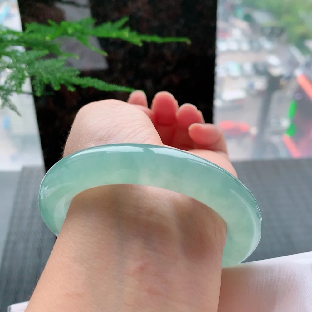 圆条高冰绿 无瑕 尺寸:54.4/12.1 种色俱佳