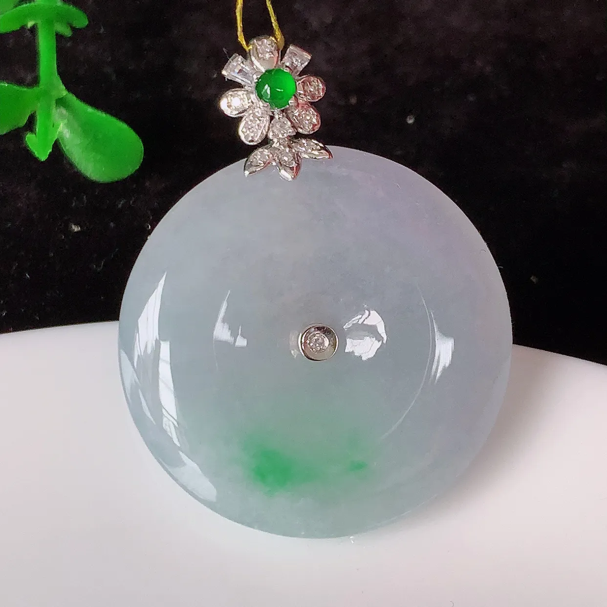 自然光实拍，18K金镶嵌冰飘绿翡翠平安扣吊坠，玉扣，冰润光泽，寓意平平安安，平安扣佩戴时尚漂亮！#3