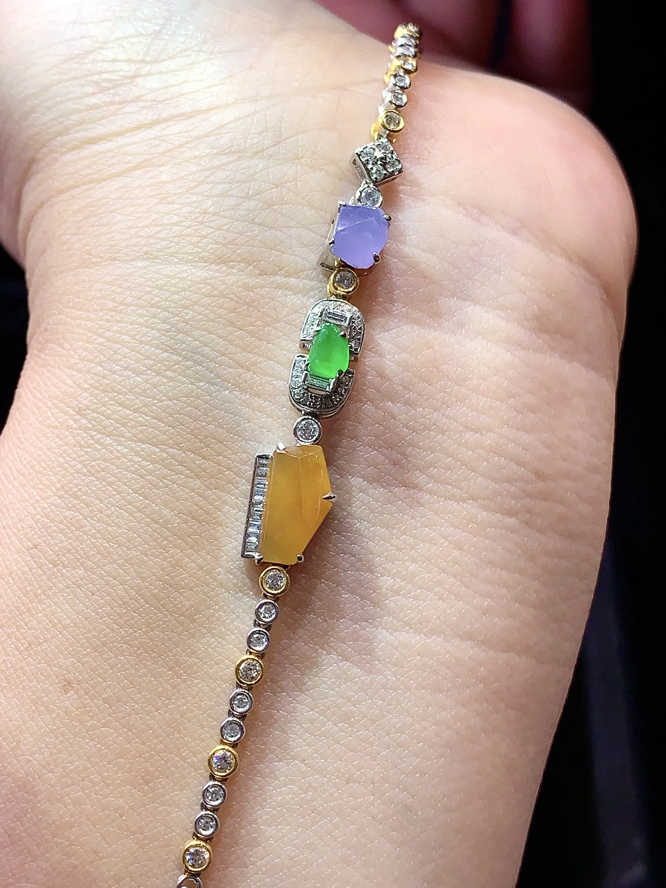 18k金钻镶嵌多宝多彩手链 玉质细腻 色泽艳丽 水润亮眼  整体尺寸37.2*7.2*5