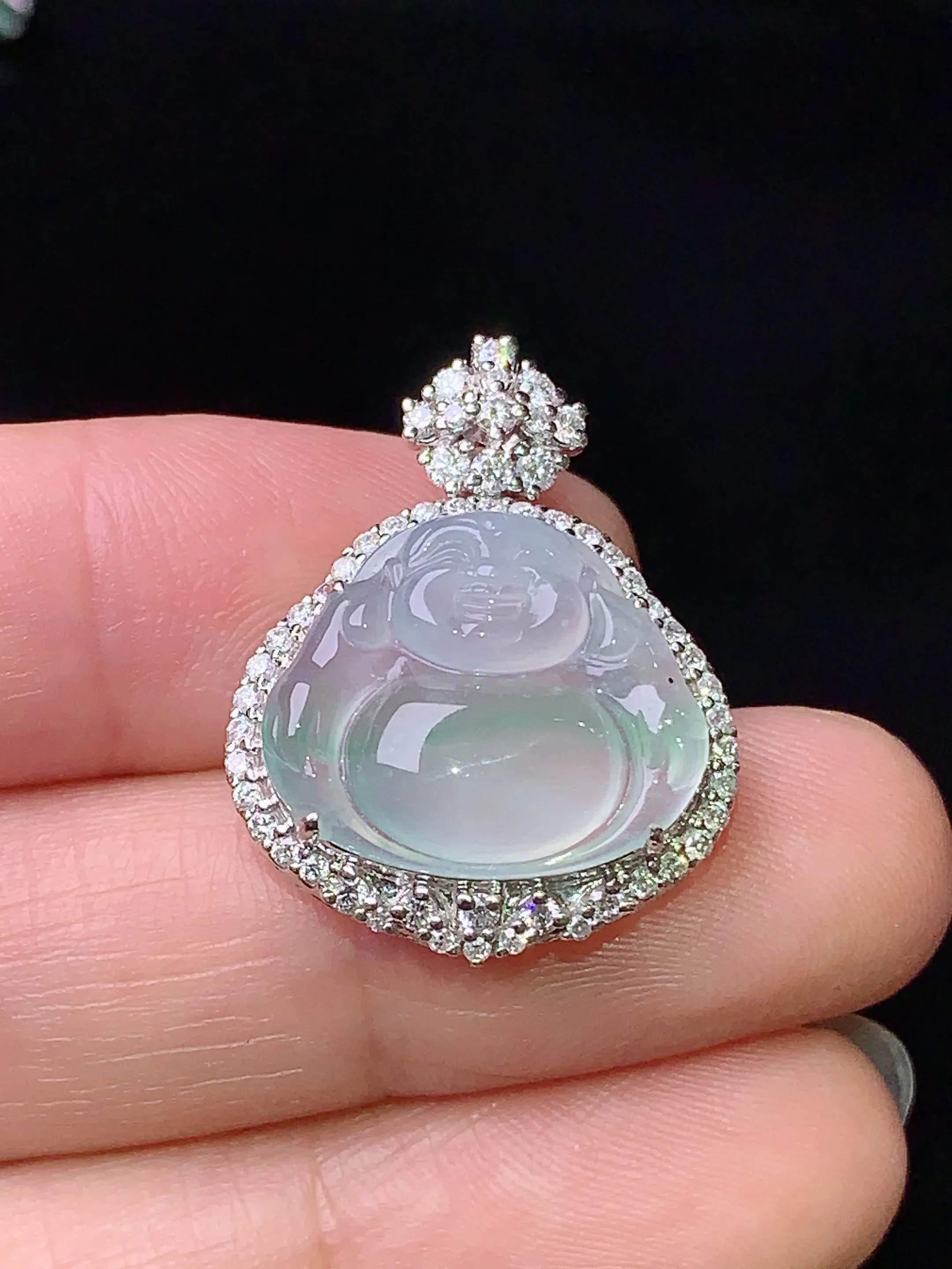 18k金钻镶嵌飘绿佛公吊坠 玉质细腻 色泽艳丽 水润亮眼  整体尺寸24.8*19.3*9.8