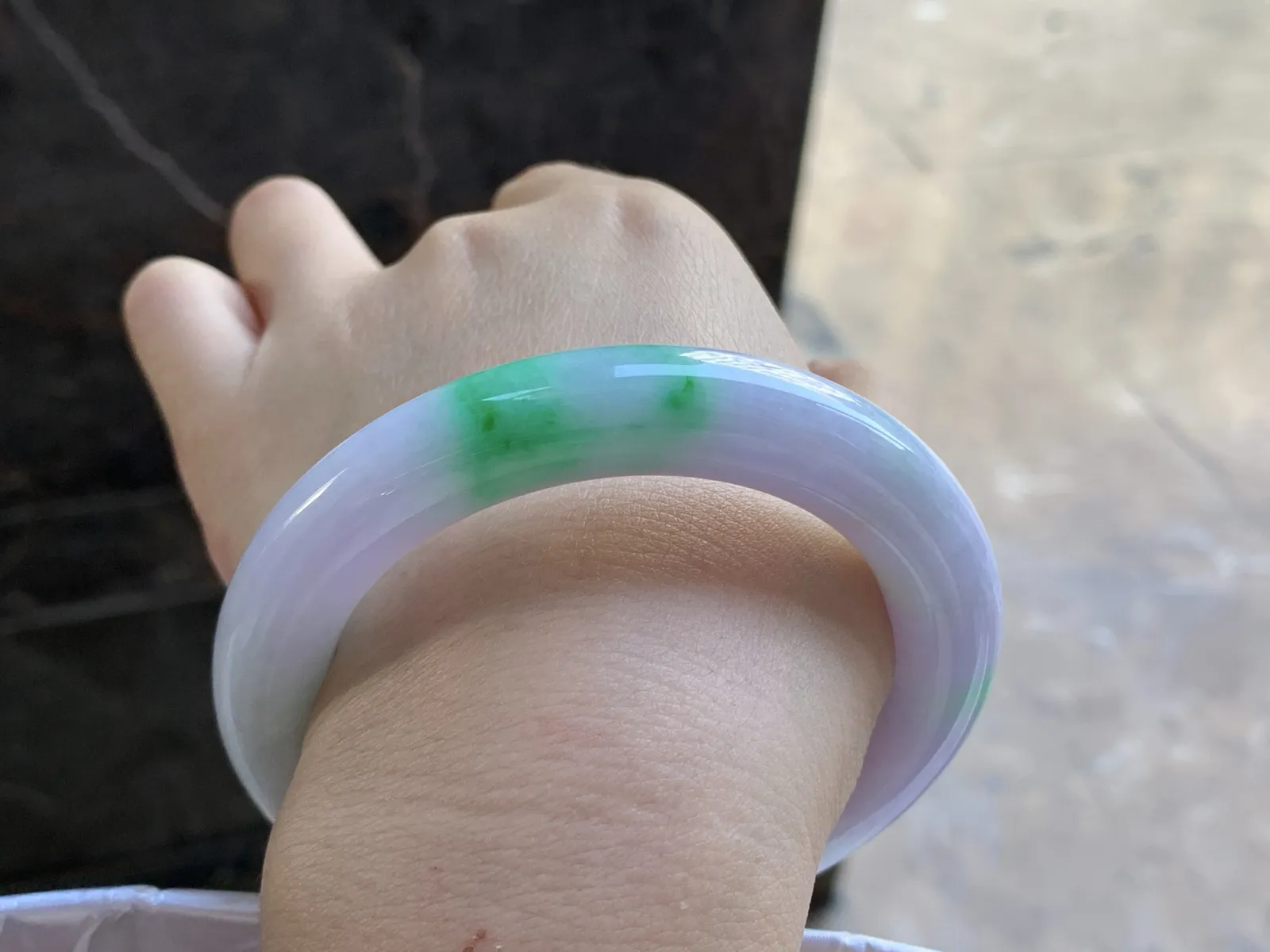 58-11.8

春带彩圆条手镯^_^鲜艳 玉质温润