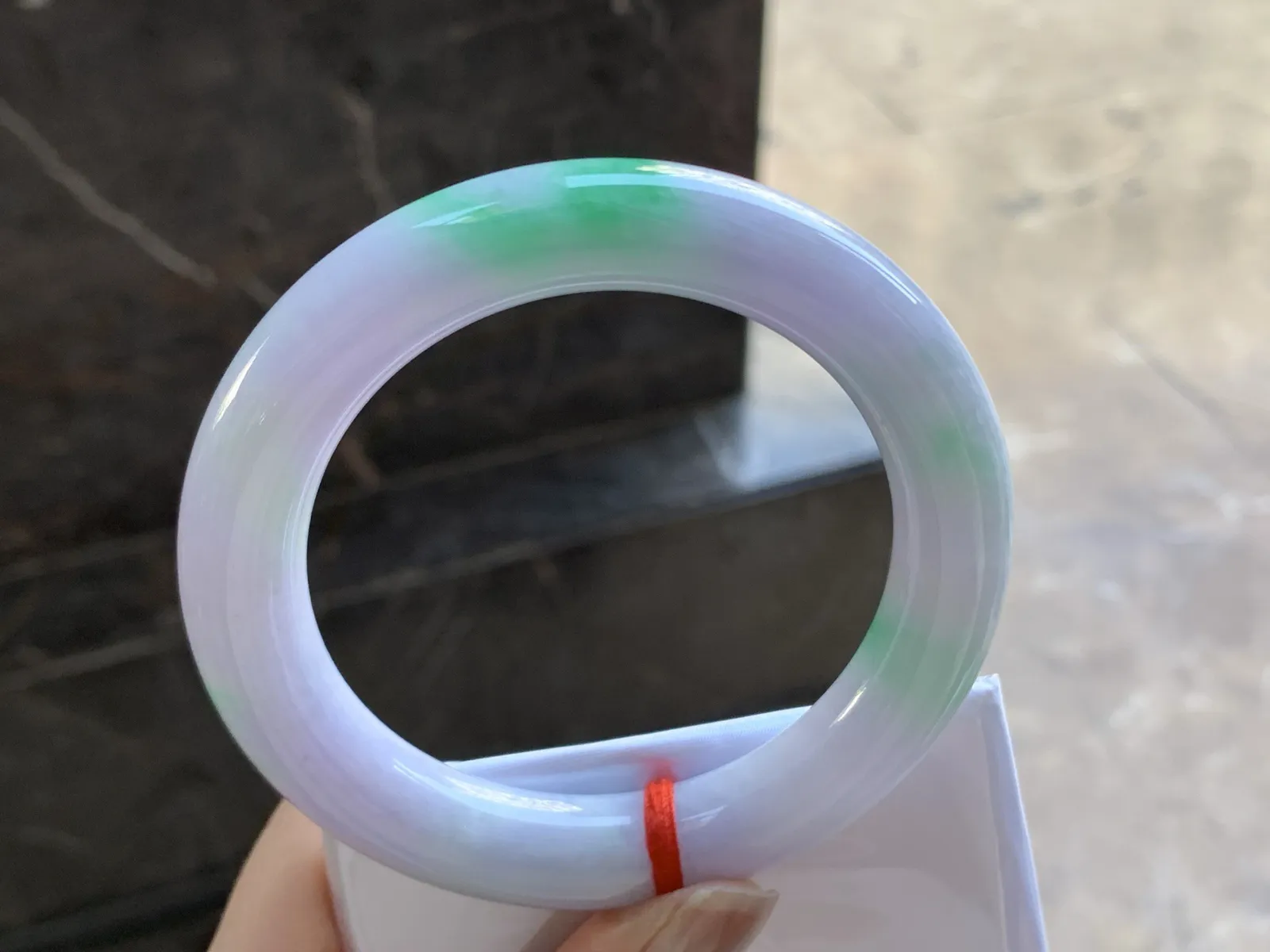 58-11.8

春带彩圆条手镯^_^鲜艳 玉质温润