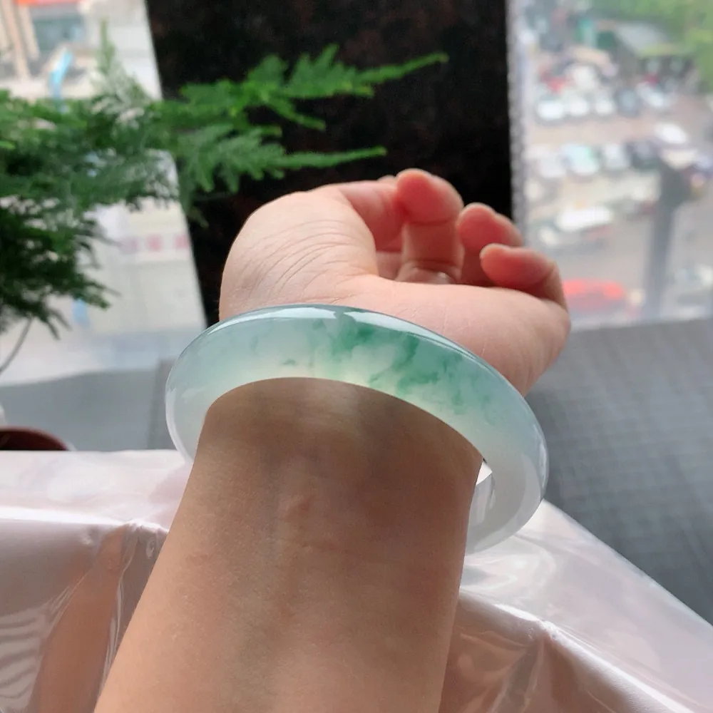 正圈冰玻飘花 无瑕 尺寸:55.3/12.9/9花美 种水好🥰🥰