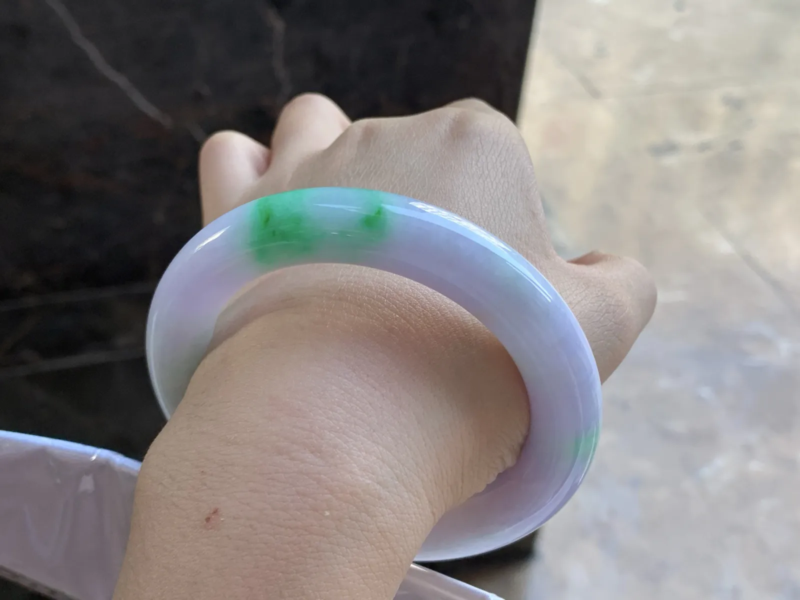 58-11.8

春带彩圆条手镯^_^鲜艳 玉质温润