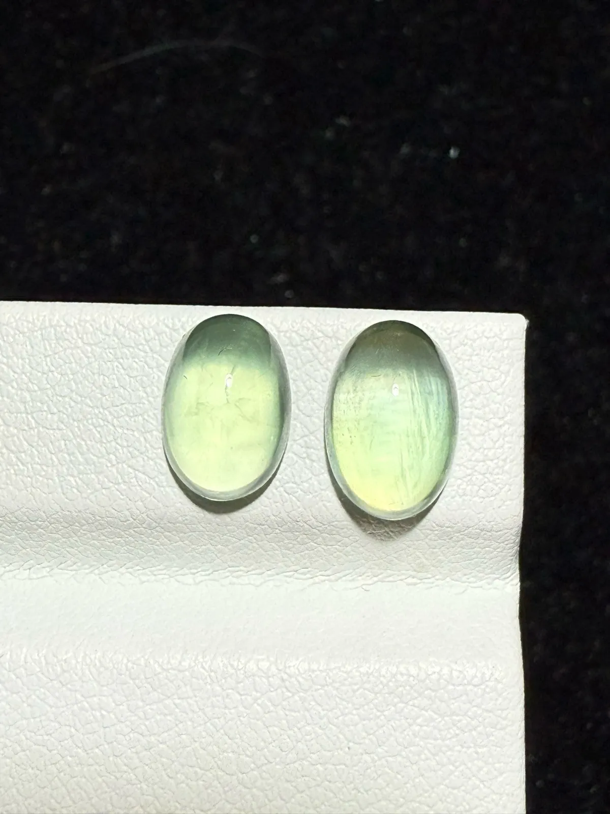 6.28ct天然葡萄石裸石，尺寸10.7*7.2*5.5mm，颜色美艳 ，微棉，冰透，起荧光