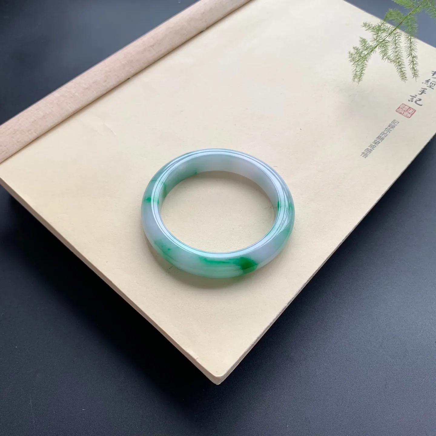 55.8圈口辣色正圈手镯 尺寸：55.8-12-9，无纹裂，细腻光滑，色辣靓丽