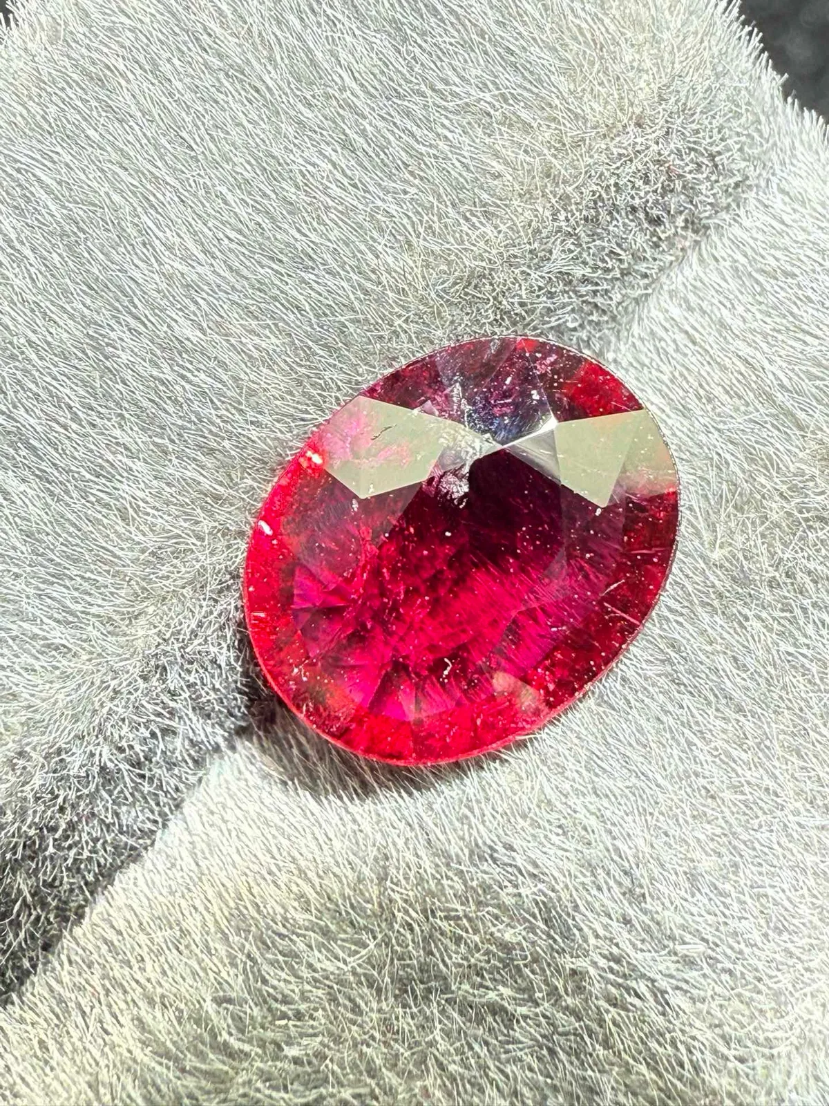 2.785ct天然卢比来碧玺裸石，尺寸11.1×8.8×4mm，颜色美艳，晶体微棉，火彩足