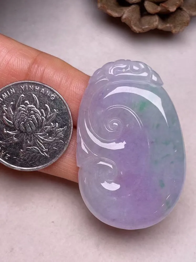 冰糯种春彩【如意】吊坠，种水好，玉质细腻 ，卖相好‘