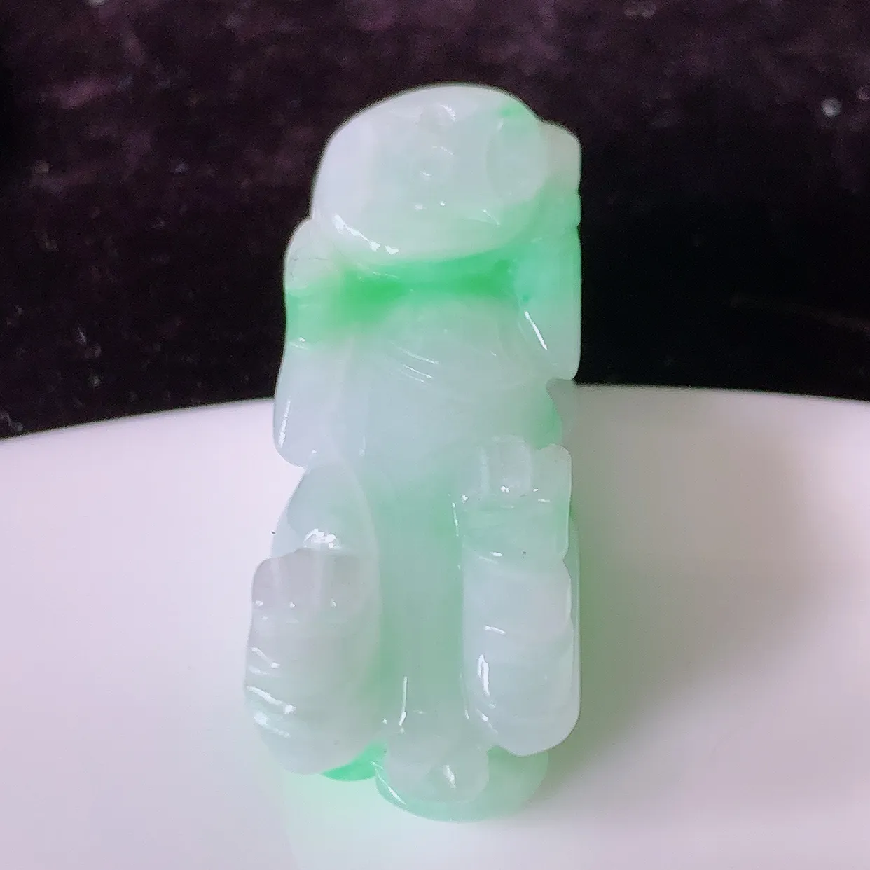 自然光实拍，冰润飘绿招财貔貅翡翠吊坠，民间有“一摸貔貅运程旺盛，再摸貔貅财运滚滚，三摸貔貅平步青云 ”的美好祝愿。#81.26