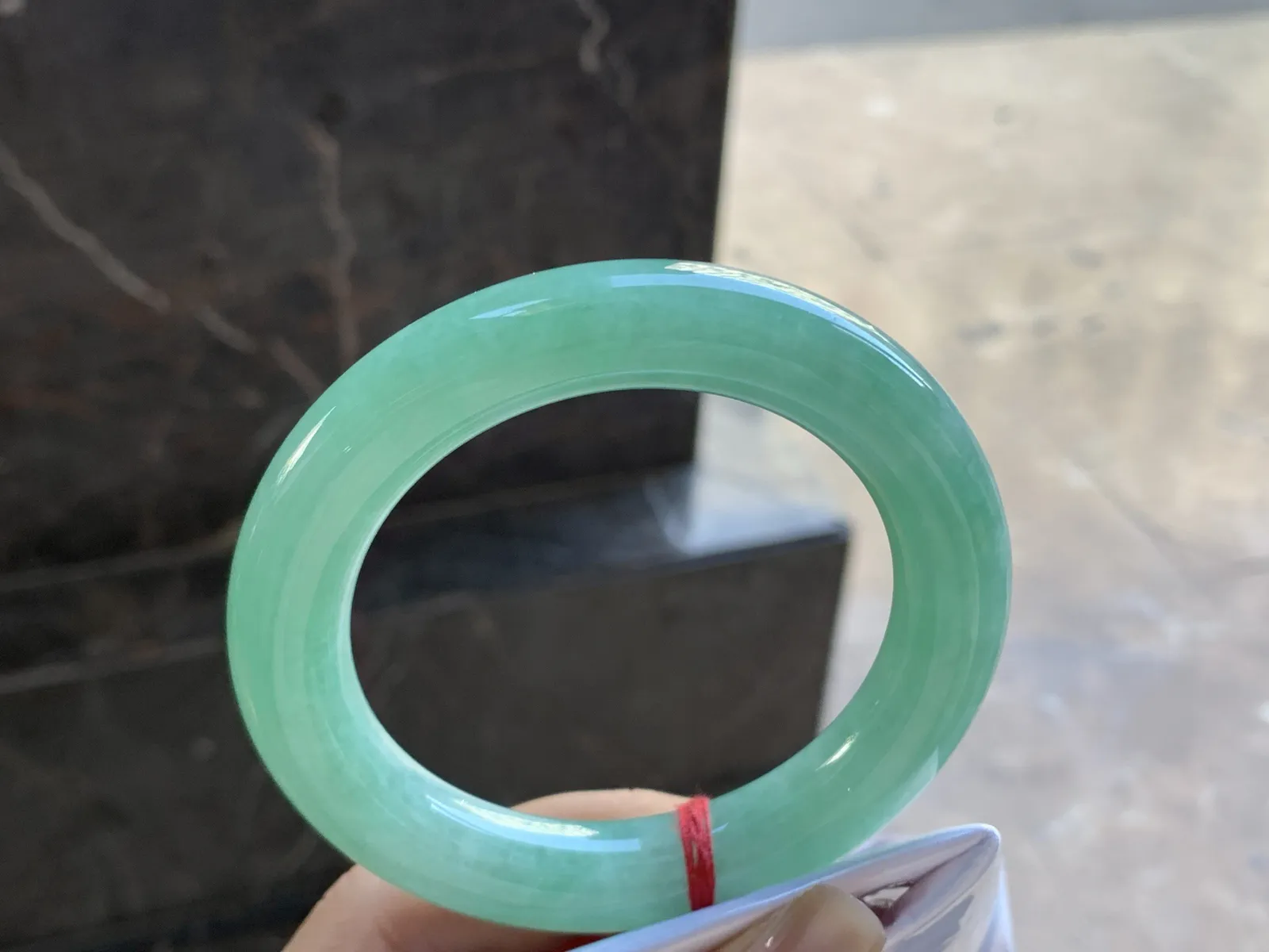 57-11.7

豆绿色圆条手镯^_^颜色均匀