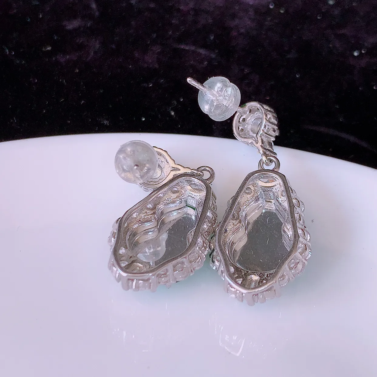 冰透满绿翡翠925银镶嵌葫芦耳坠，自然光实拍，翠色灵动，颜色漂亮，种老水足，品相佳，佩戴佳品！#97.26整体28*12.5*7裸石11.5*9